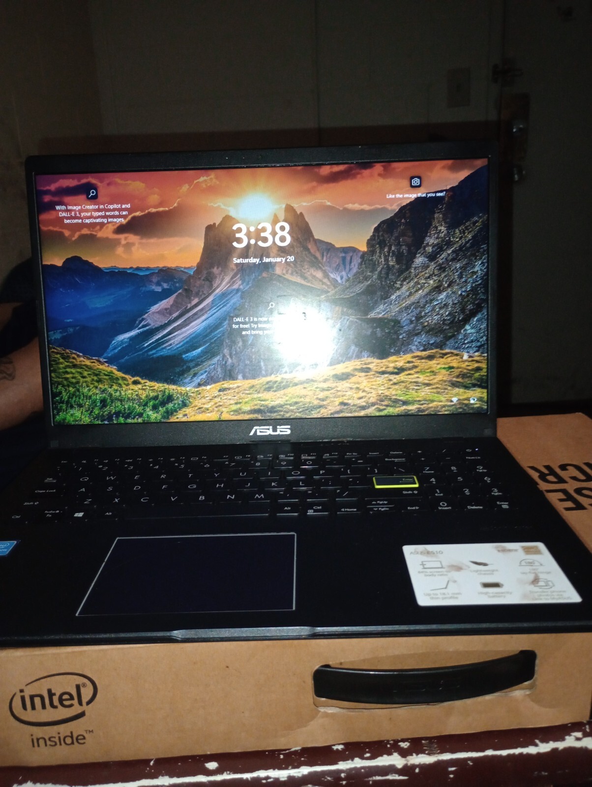 ASUS E510MA LAPTOP IT ALSO COME WITH CHARGER AND THE BOX