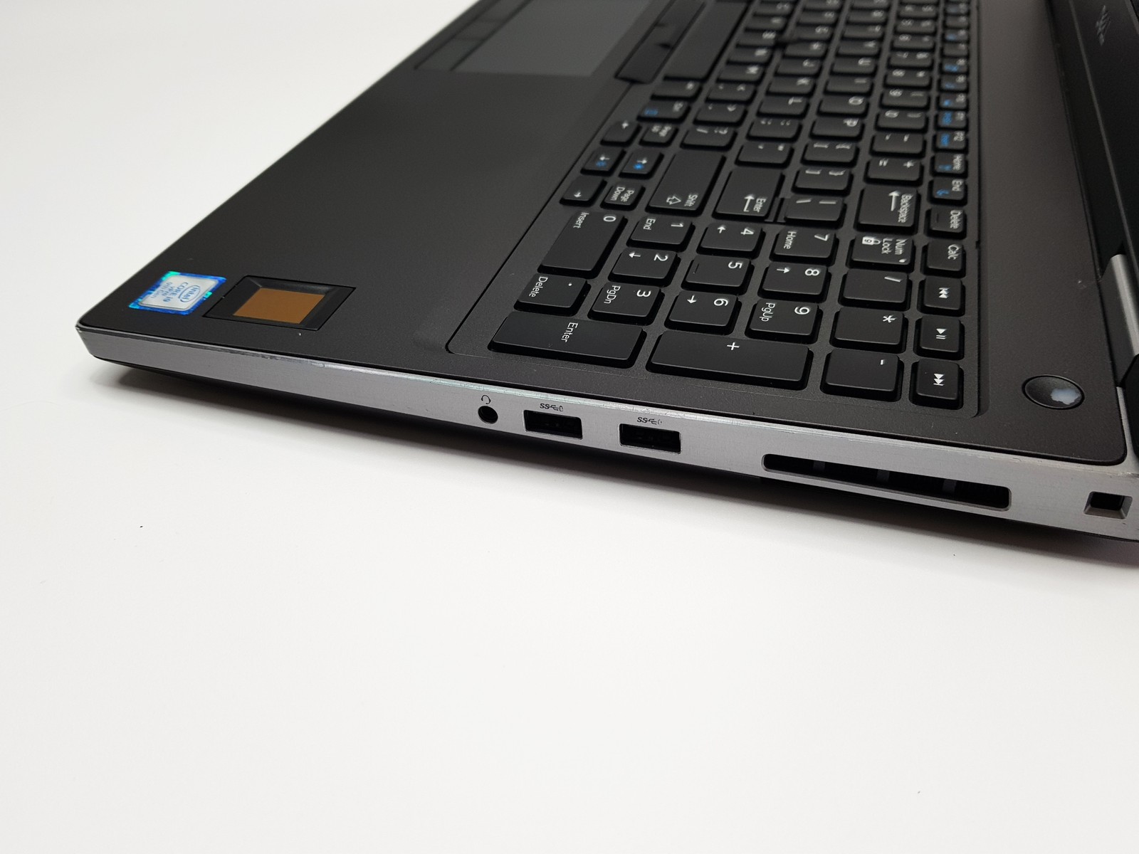 Dell Precision 7540 15.6″ FHD i9-9880H 16GB 512GB SSD UHD 630 Win 11 Pro Laptop