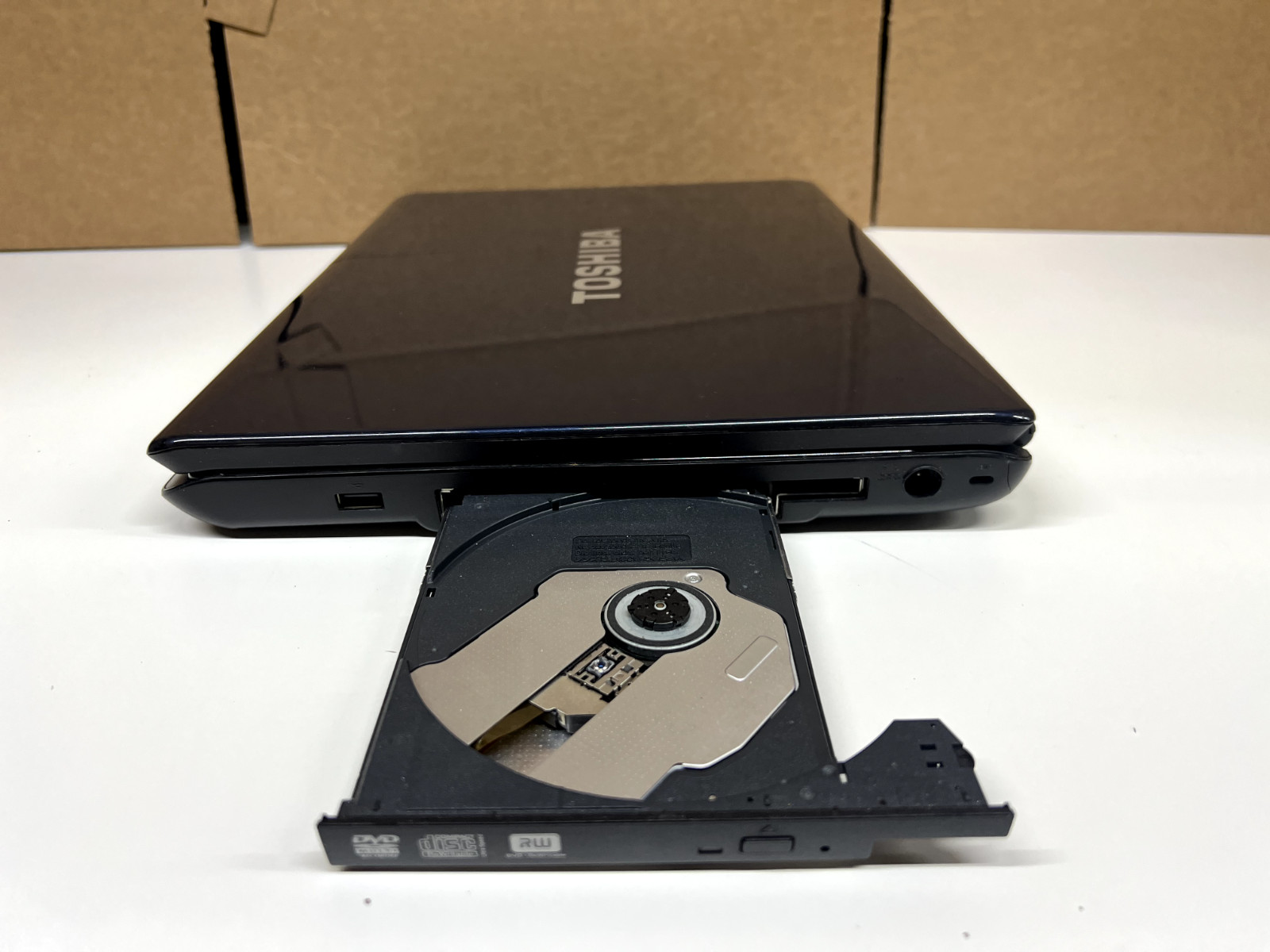 Toshiba L300-01R Laptop PC 300GB Hard Drive 3GB Memory Intel Dual-Core Win 7