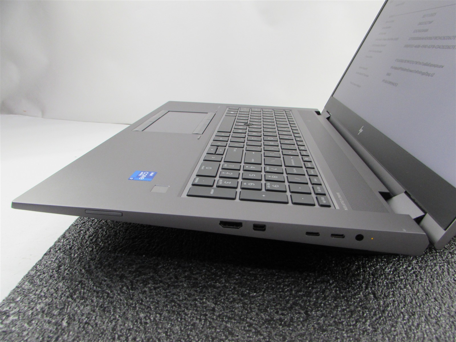 HPZBOOK FURY 17 (G8) 1920X1080 FHD I7-11850H 1TB SSD 32GB RAM AMD W6600M NO O.S