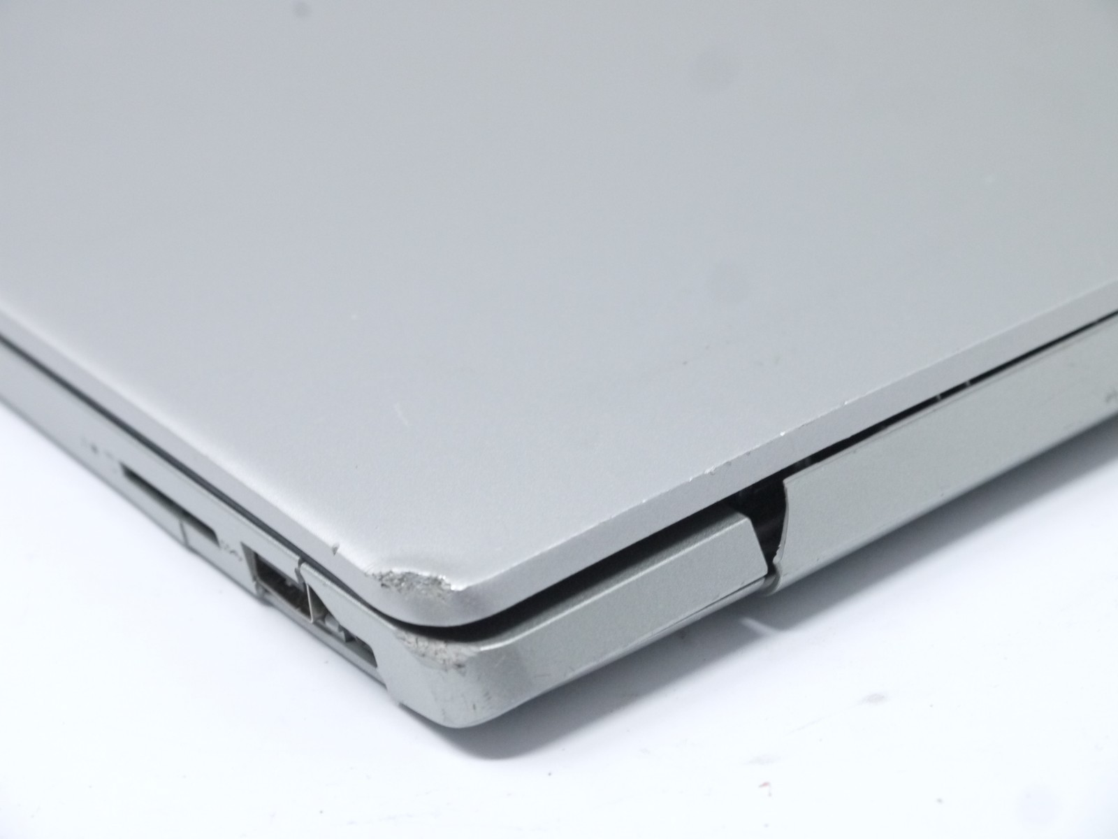 Lenovo IdeaPad 330s-15IKB 15.6″ Laptop – Core it-8250U / 4GB / 128GB SSD / Win11