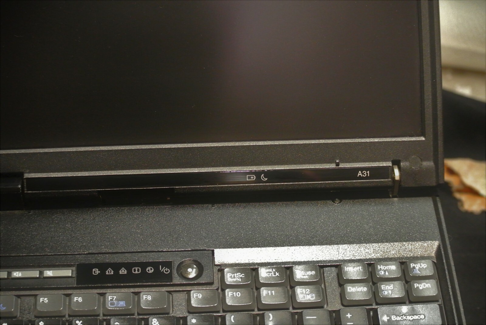 IBM THINKPAD RETRO Alienware like Laptop Windows 95 98 DOS Gaming SSD Pent 4