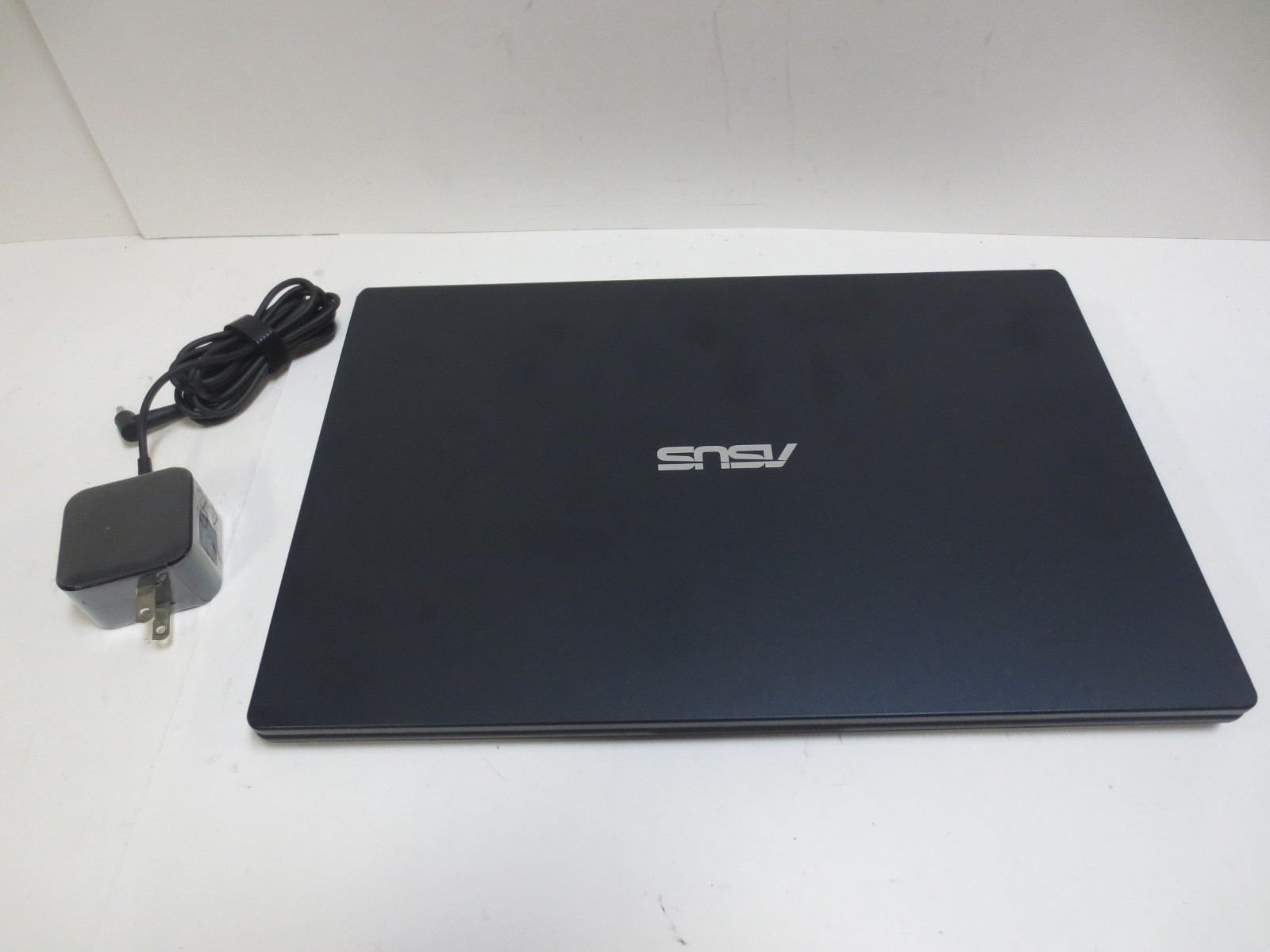 ASUS 14 E410KA-PM464 Intel Pentium Silver N6000 4GB RAM 64GB SSD