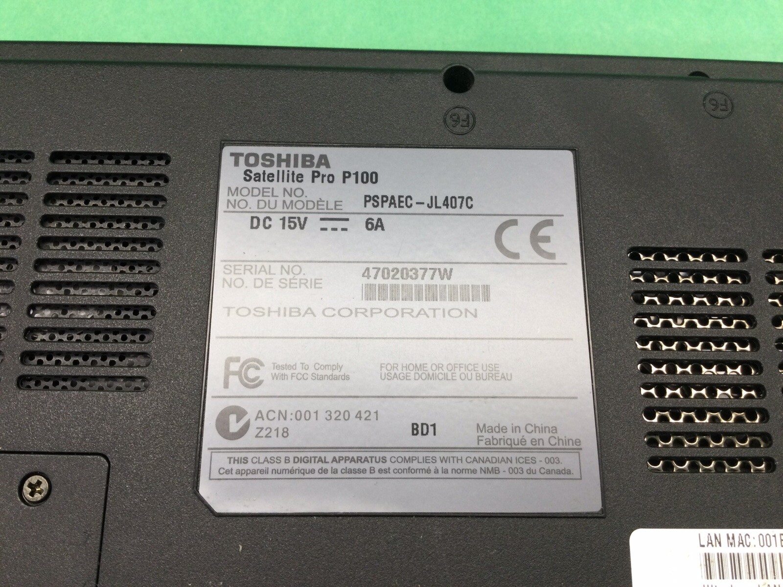 Toshiba Satellite Pro P100 – French Keyboard – 17” Laptop – UNTESTED