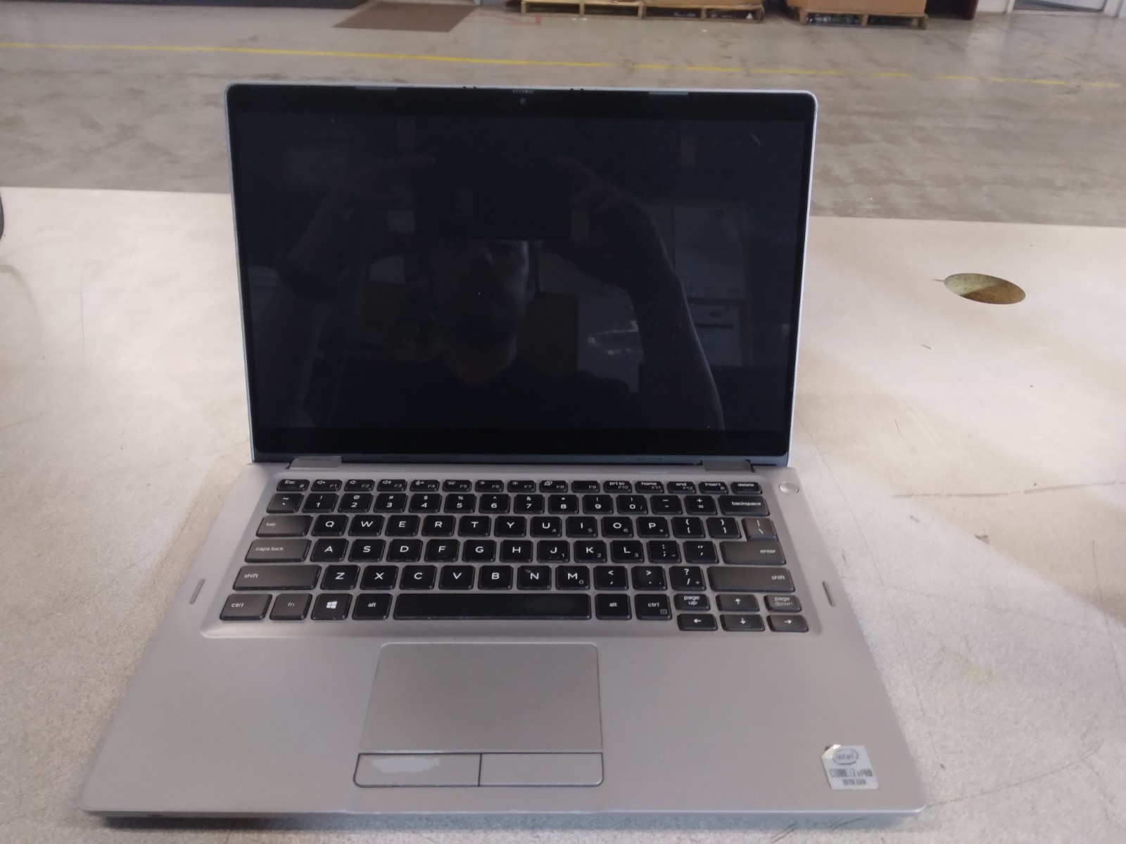 Dell*Latitude*5310*2-in-1*Intel*i7-10610U*256GB*NVMe*8GB*DDR4*UHD*Graphics*No*OS