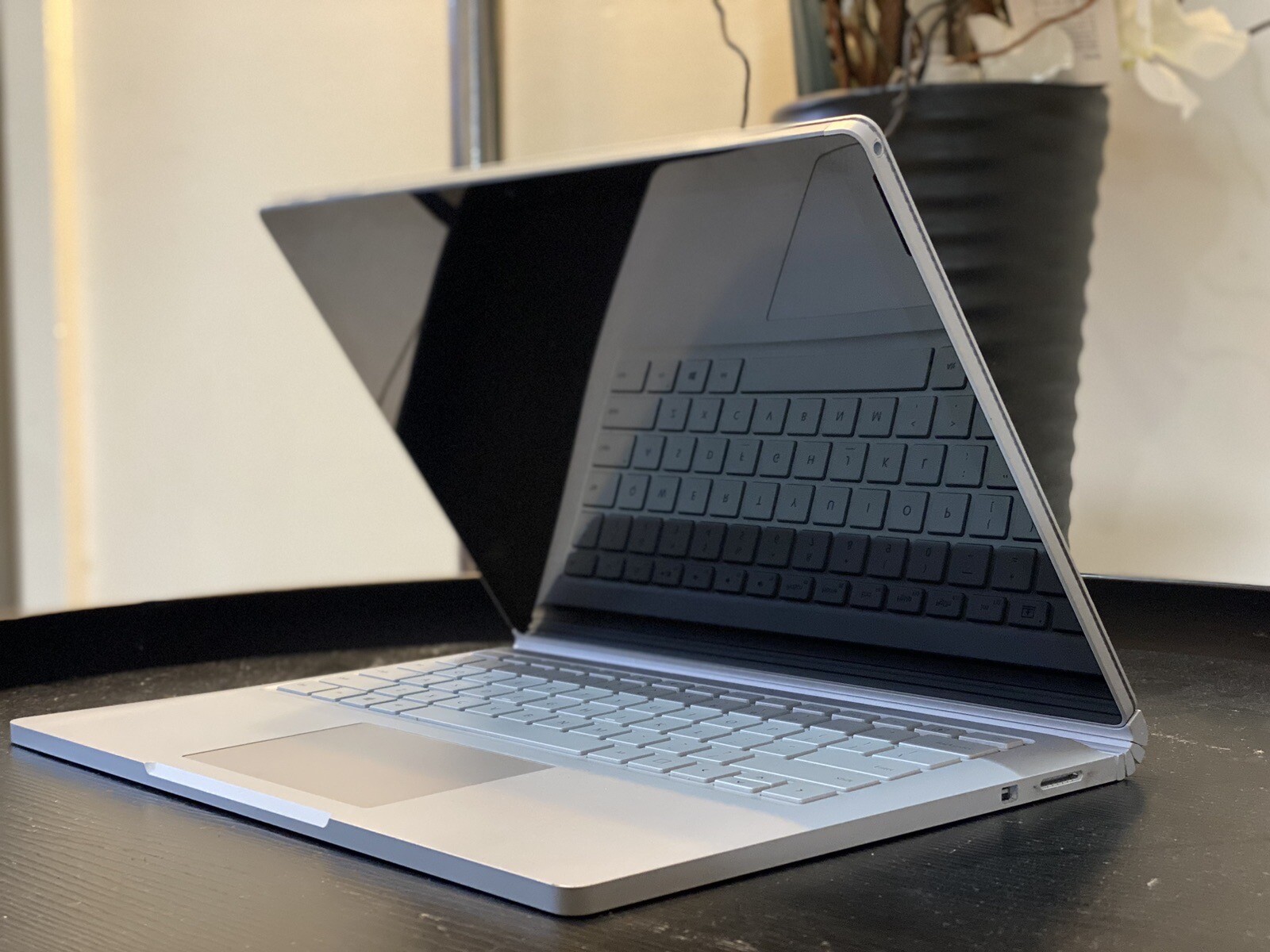 Microsoft Surface Book Tablet 13.5″| i7-6600U 2.60GHz| 8GBRAM| 256GBSSD Win10Pro