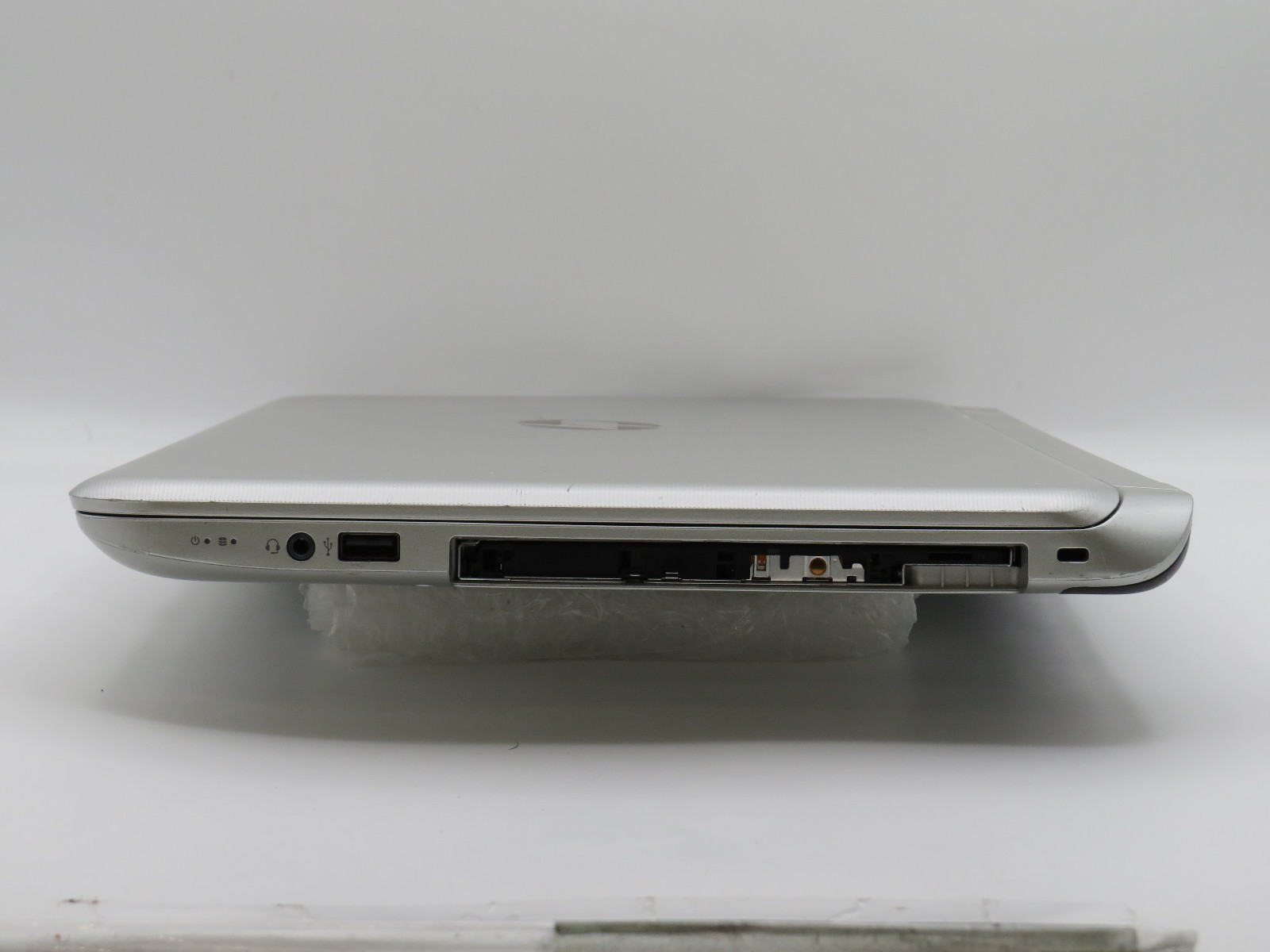 HP Pavilion 15 | i5-4210U @ 1.7GHz | 12GB DDR3 | 256GBSSD | 15″ | No OS