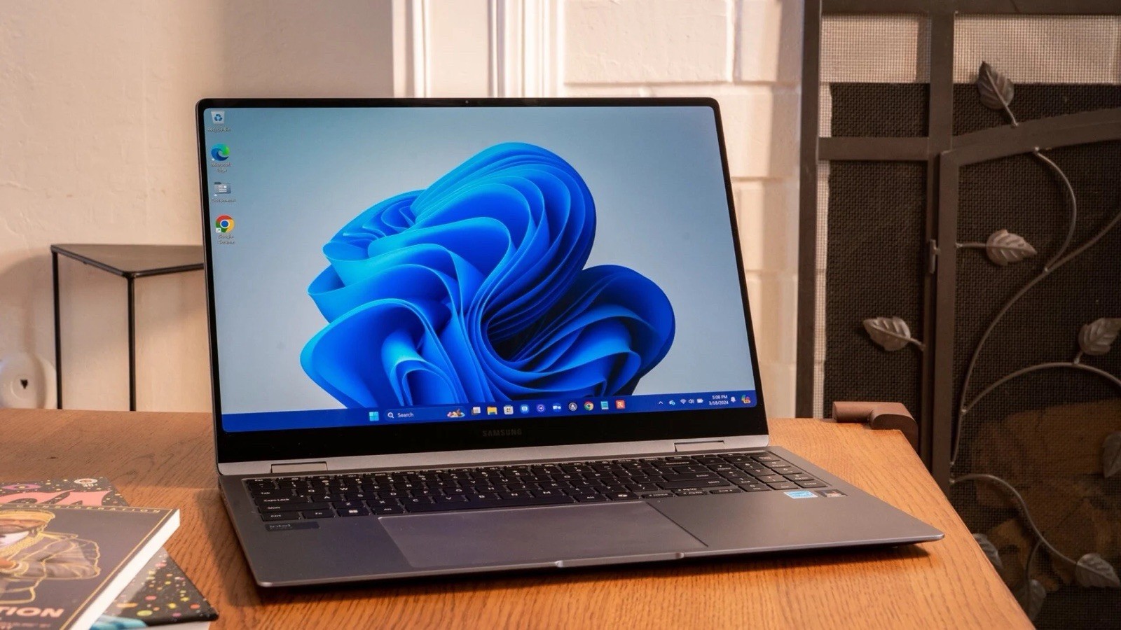 Samsung Galaxy Book4 360 2-in-1 15.6″ FHD AMOLED Touch Laptop Intel Core 7 150U
