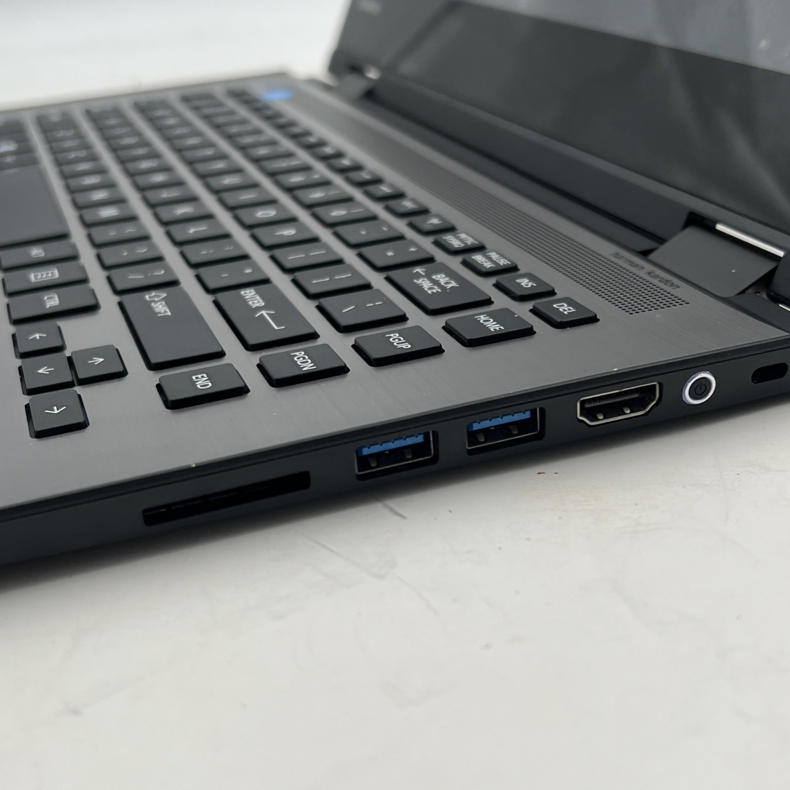 Toshiba Satellite E45W-C4200X 14in. 500GB, 6GB RAM Intel Core i3 5th Gen. 2.1GHz