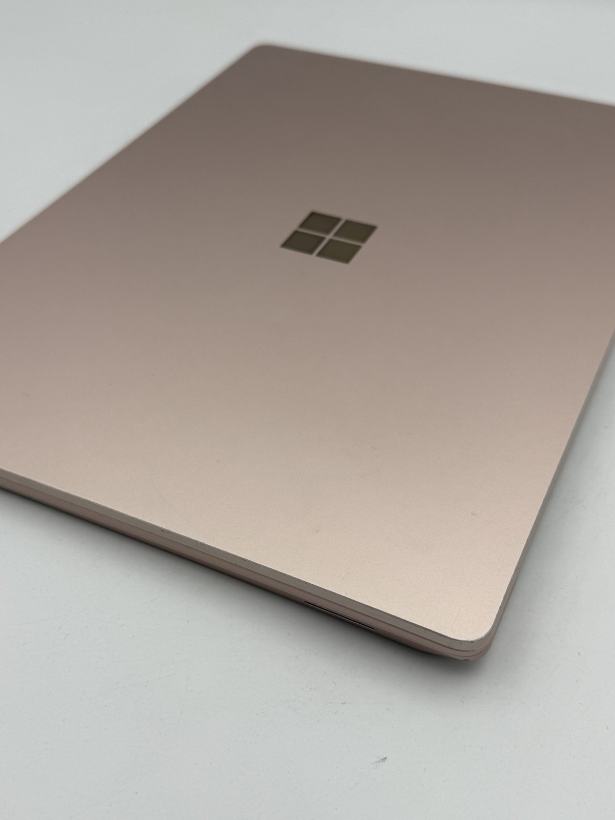 Microsoft Surface Laptop 4 13.5” Sandstone – Ryzen 5 | 16GB RAM | 256GB – 56C