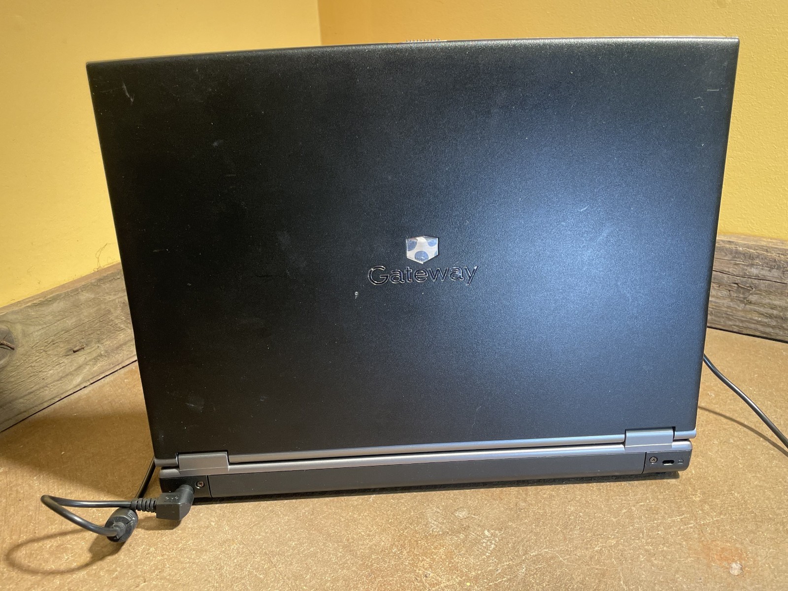 Gateway Laptop Mt3707 Windows XP 149GB HDD DVD Drive Tested & Working w/ Charger
