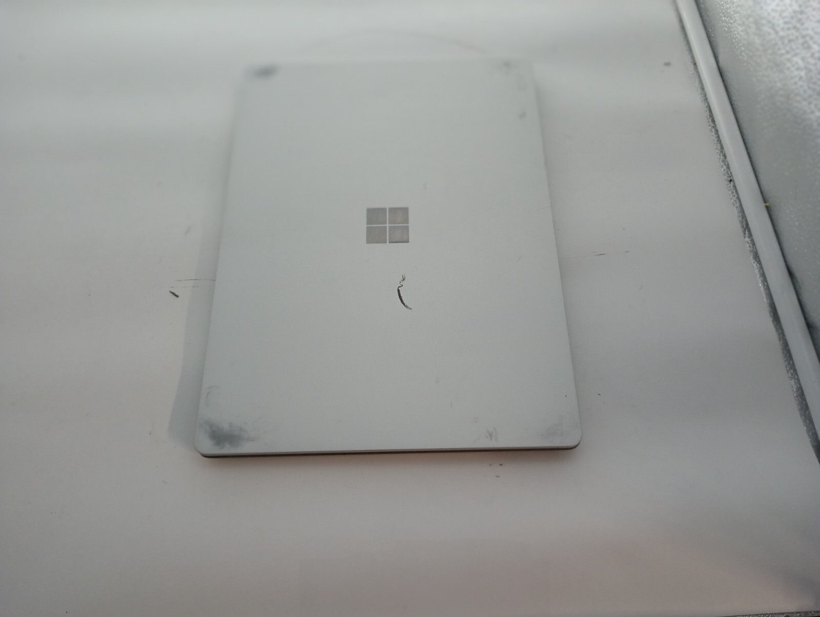 Surface Laptop (4048) w/charger.i5-7300U.8GB.13.5″2k Touch.256GB M.2.W11Pro