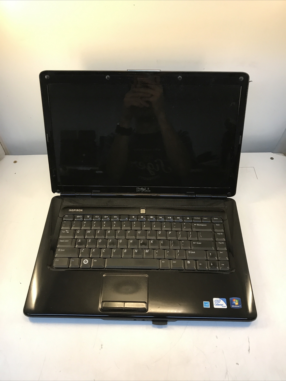 Dell Inspiron 1545 Laptop 15″ Intel Celeron 900 2.20GHz 2 GB Boot to BIOS No HDD