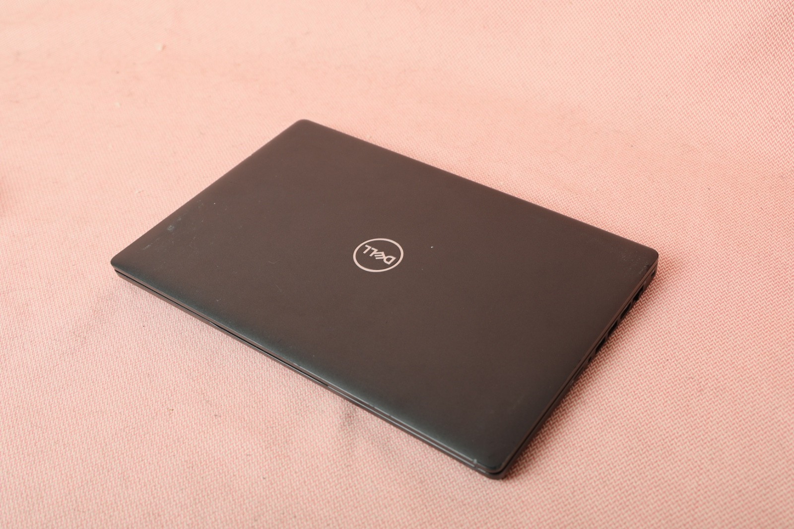 Dell Latitude 5400 14″ 1.6GHz i5-8365U No Ram No SSD Broken Screen
