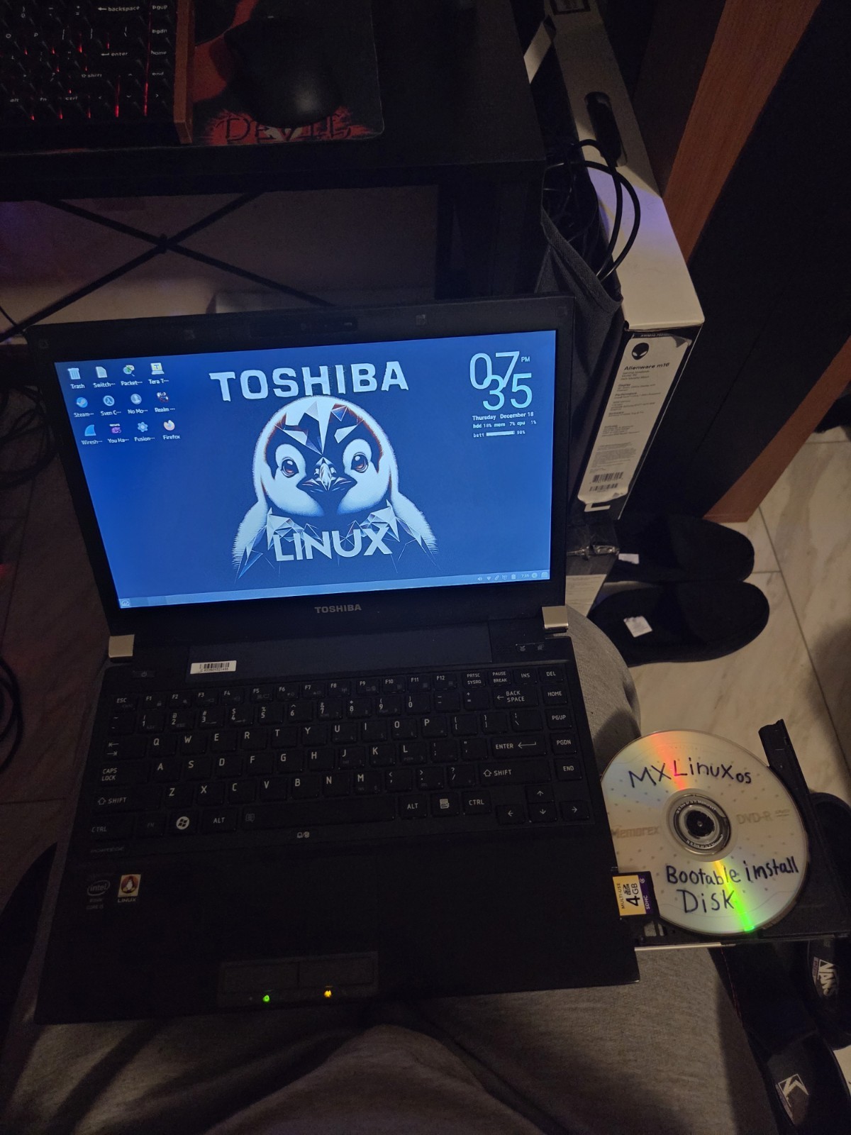 ​FAST Toshiba R835 Laptop – 16GB RAM – Intel i5 – BYO Drive – MX Linux Disc