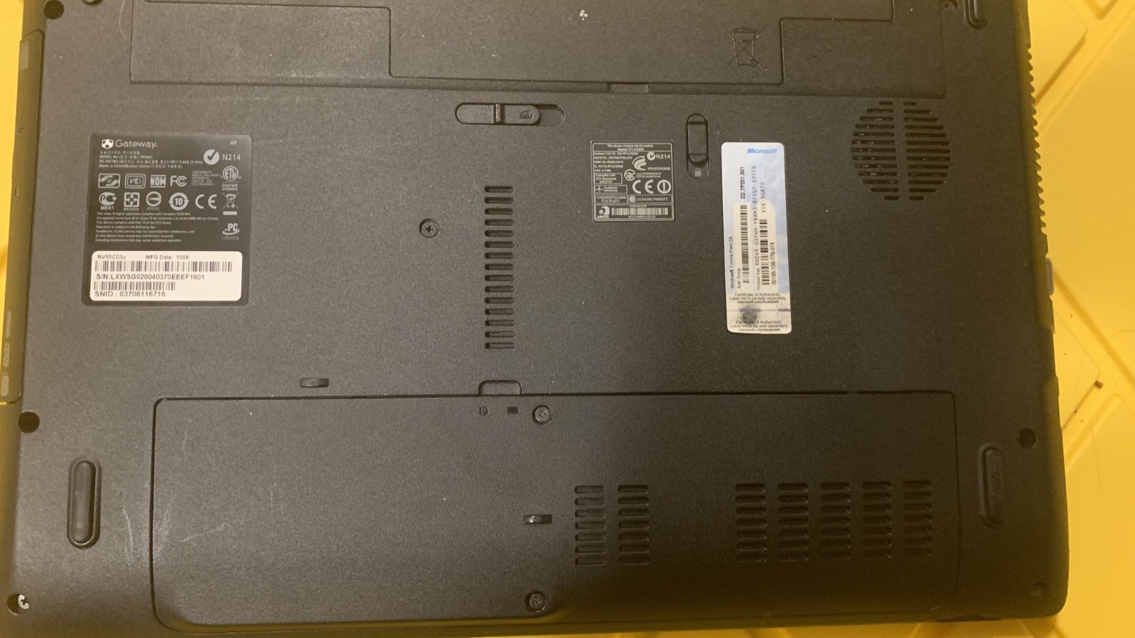 Gateway NV55C Laptop Parts Repair No HDD Untested Boots Missing Keys RAM