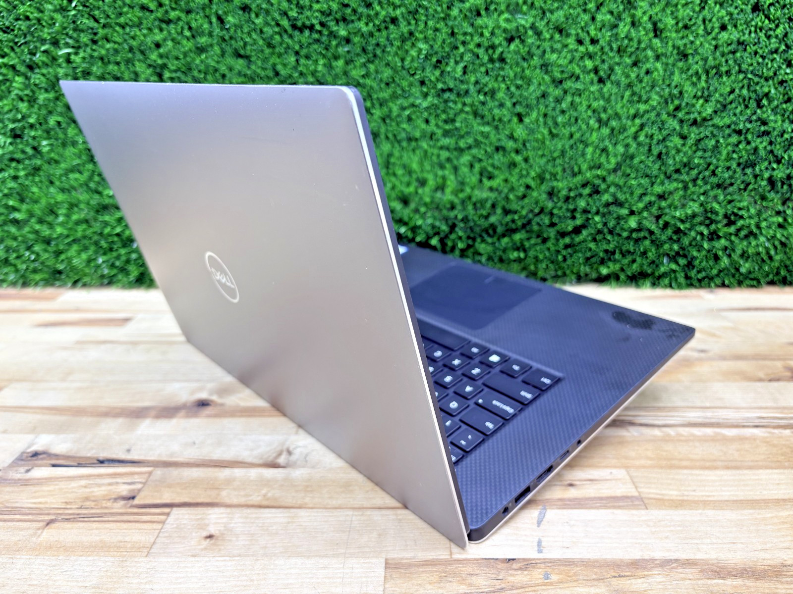 Dell Precision 5540 TS Xeon E-2276M 2.80GHz 32GB RAM 256GB SSD Nvidia Q T2000*