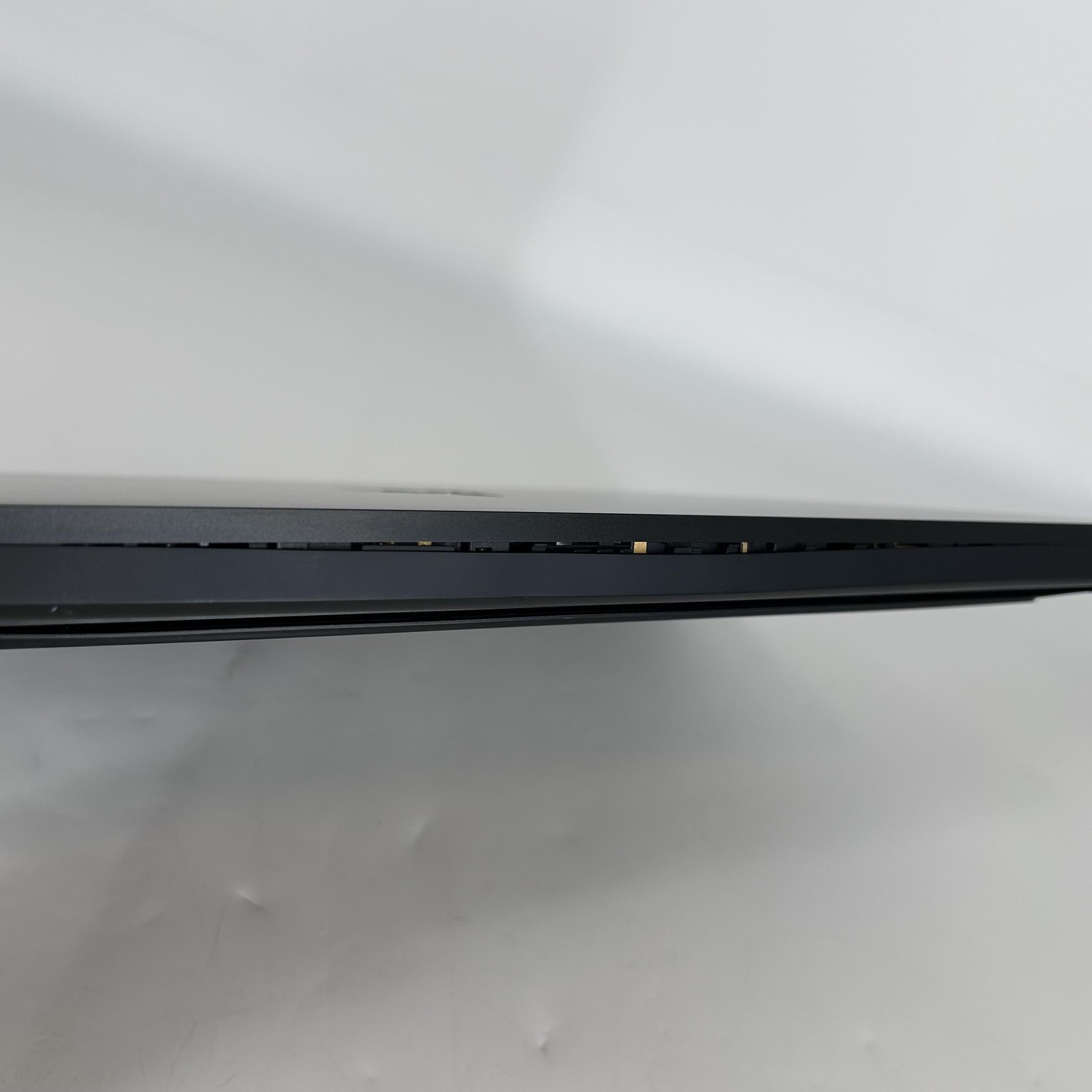 Razer Blade 18 240Hz QHD+ 2.2 GHz i9-13950HX 16GB 512GB SSD RTX 4090 FRAME GAP