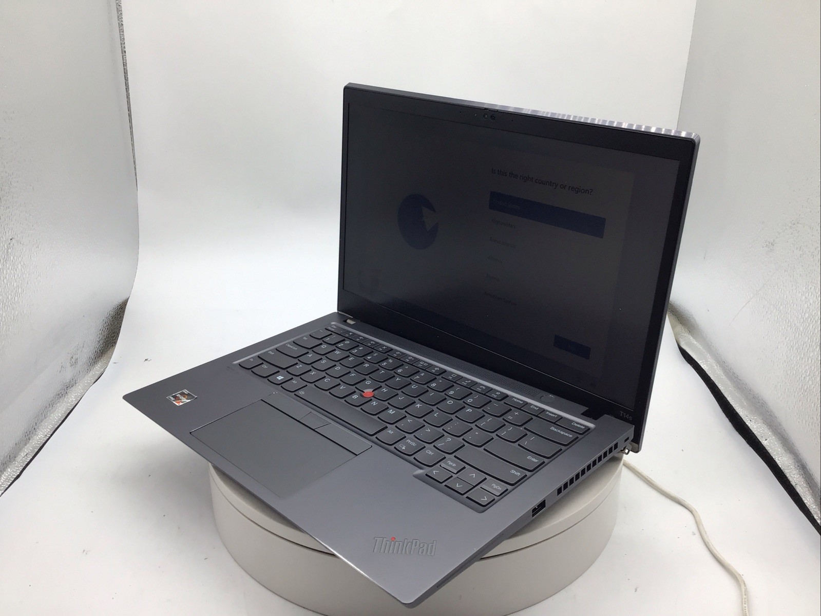 Lenovo ThinkPad T14s G2 14″ Laptop Ryzen 7 PRO 5850U 16GB RAM 512GB SSD W11P U R