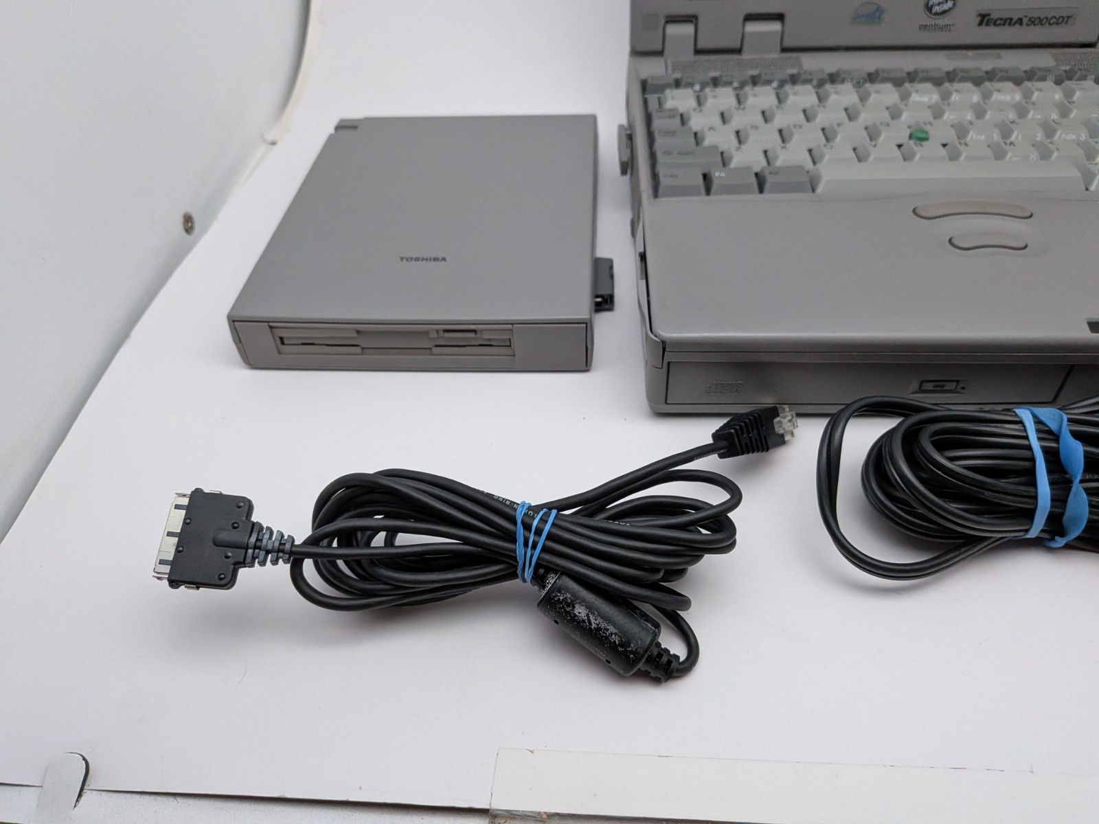 Vintage Toshiba Tecra 500CDT Notebook Computer w/HDD RAM WIN 95 *WORKS*
