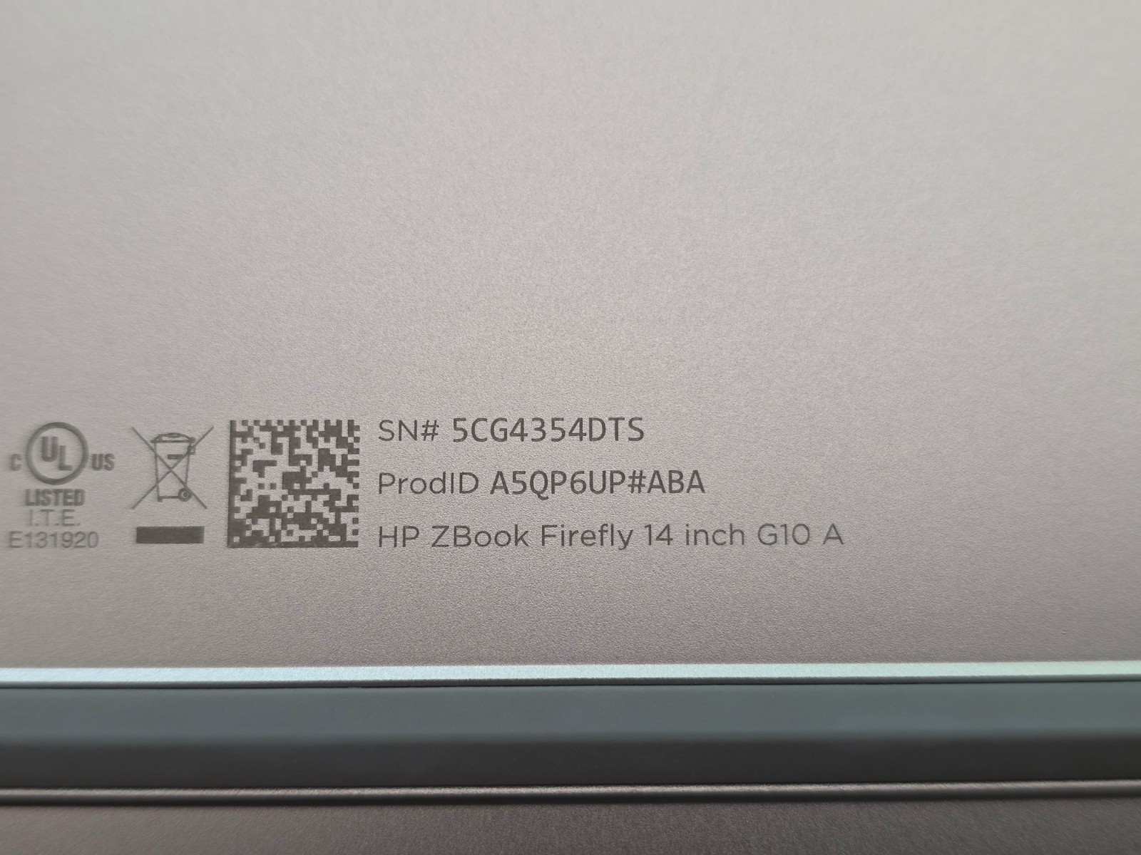 HP ZBook Firefly 14 G10 A – 14″ FHD+ Touch, Ryzen 7 PRO 7840HS, 16GB RAM, 512GB
