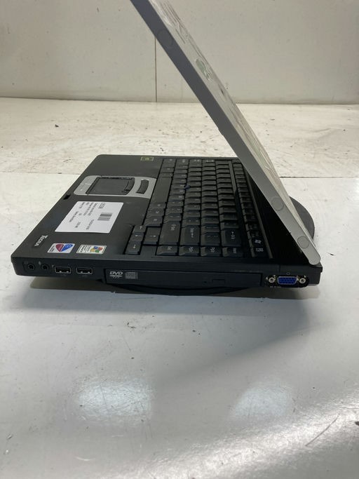 Toshiba Tecra M3-S331 Pentium M 740 1.73 GHz 2100 MB NO HDD No Batt