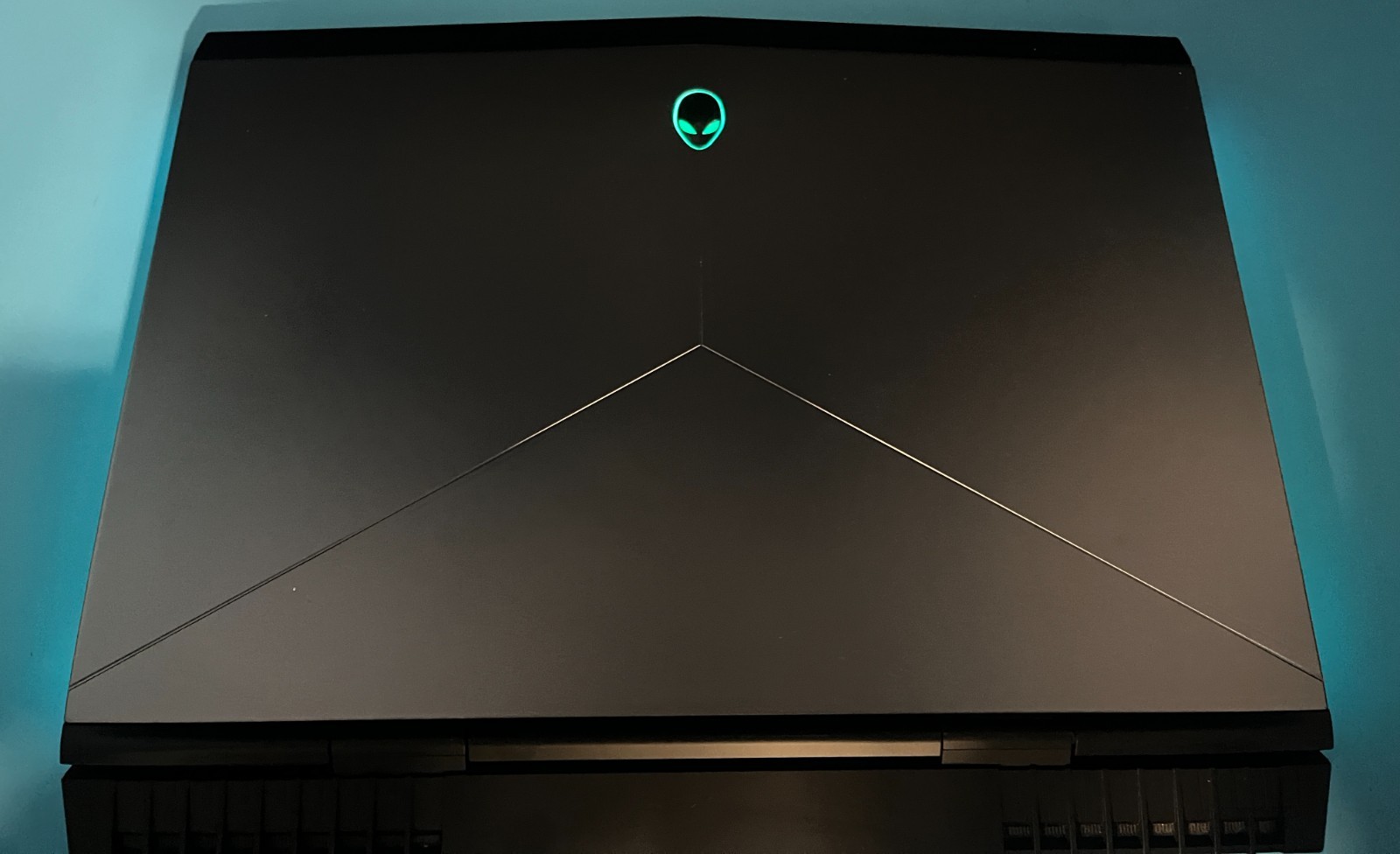 *Alienware 17 R4 NVIDIA GeForce GTX 1070 i7-7700HQ 2.80 16GB 1TB HDD NO CORD/OS*