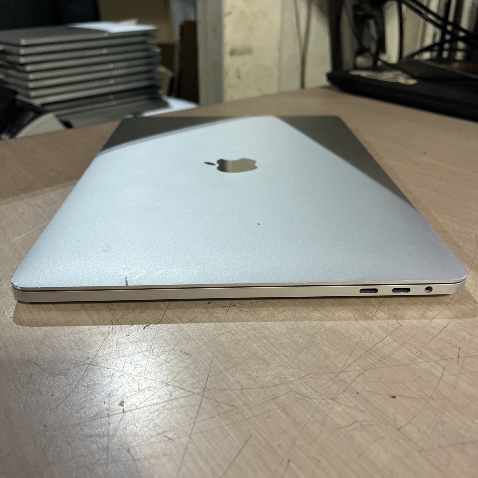 APPLE MACBOOK PRO 13″ TOUCH/MID-2017 CORE I5-7267U 3.1GHZ 8GB RAM 256SSD