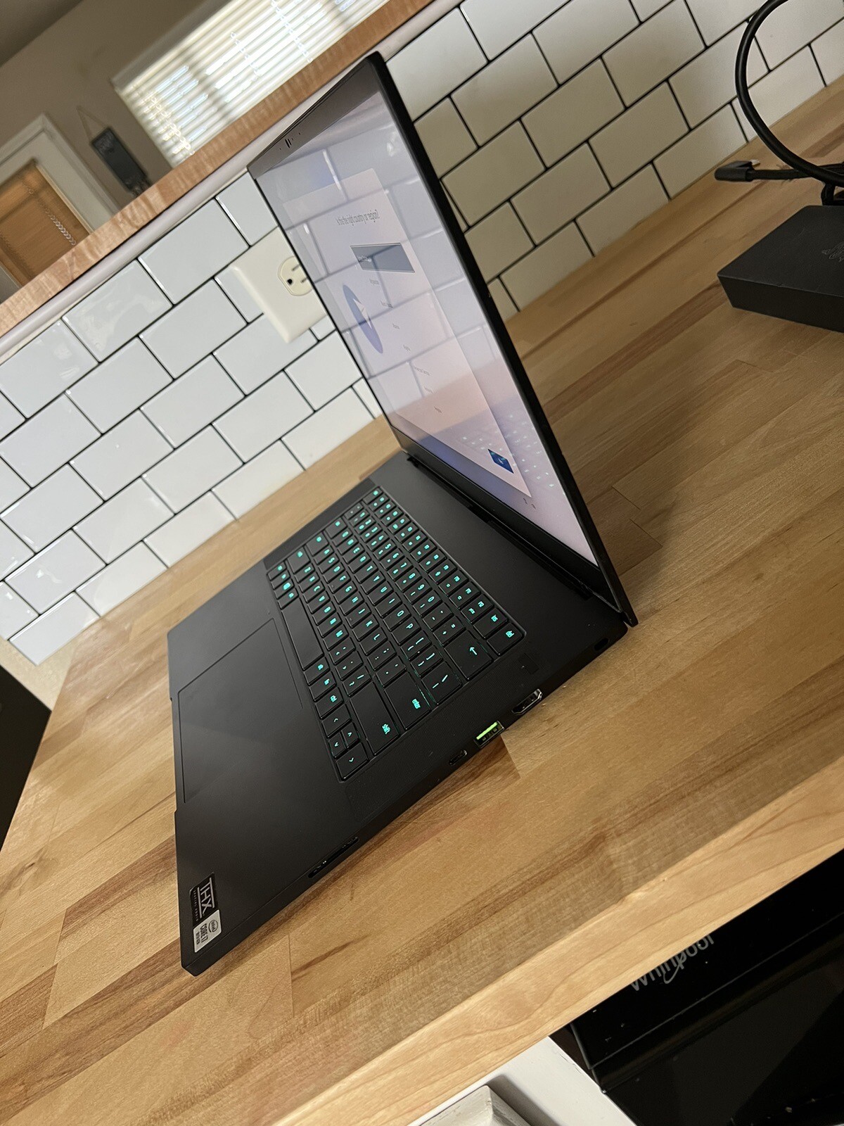 RAZOR BLADE 15 ADVANCED 2021 (15.6”, 10th Gen Intel 8-Core i7 CPU, 16 GB RAM)