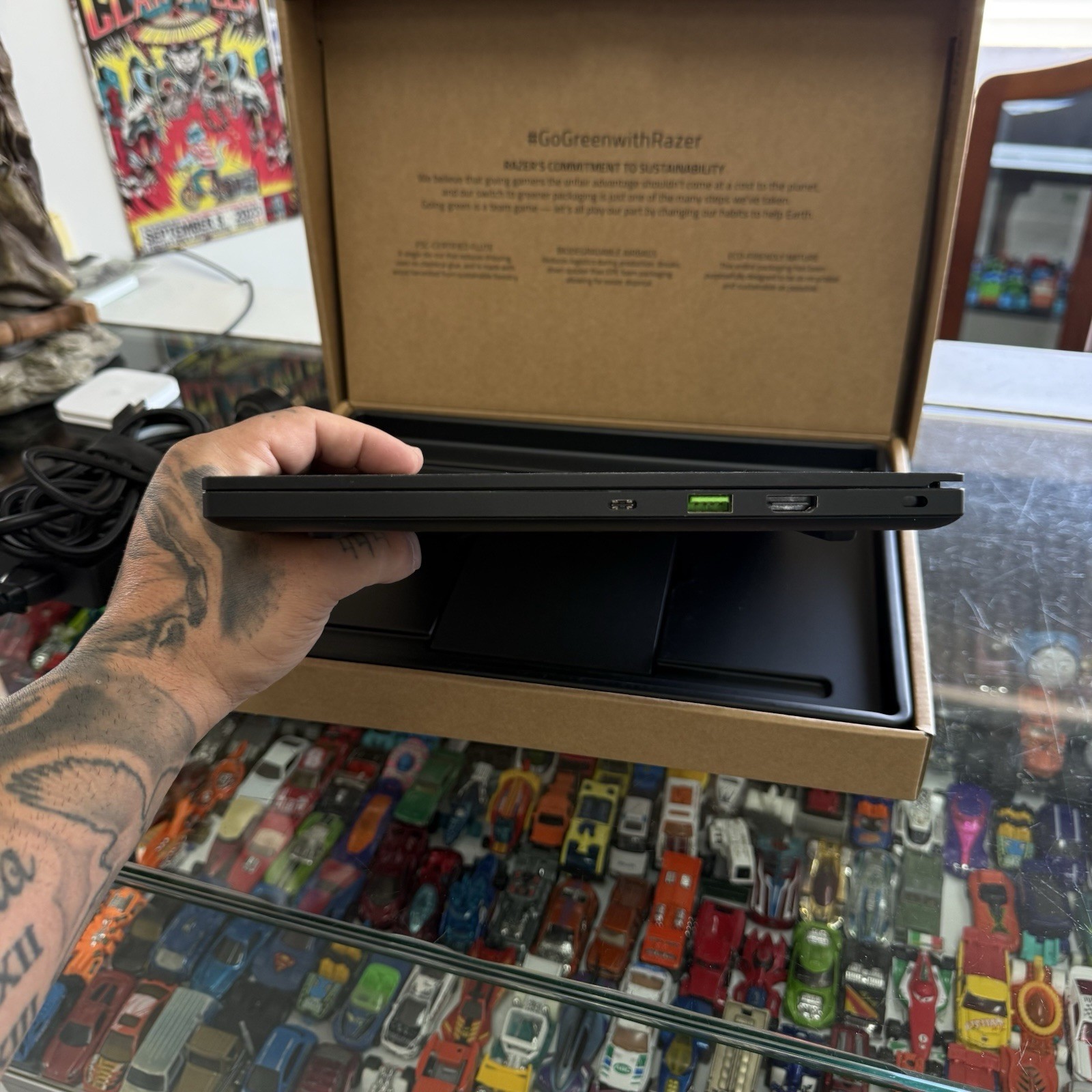 Razer Blade 14 1TB AMD Ryzen 9 5900HX Radeon Graphics 16GB Ram RZ09-0370 Laptop