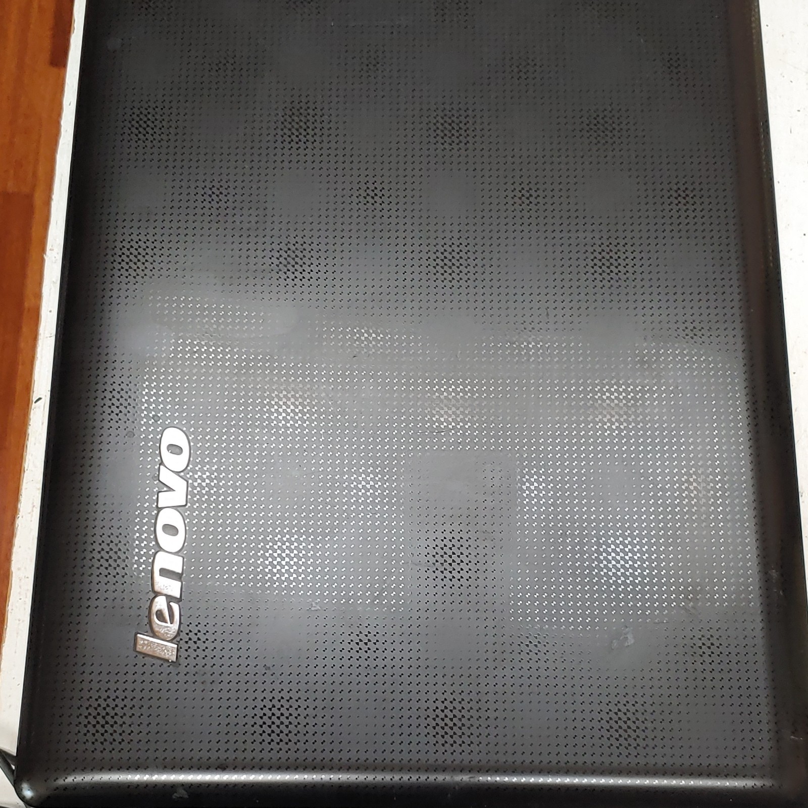 Lenovo IdeaPad Z560 15.6″ Laptop Intel i3 M380/2.53GHz/4 GB RAM/320GB HDD/Win 7