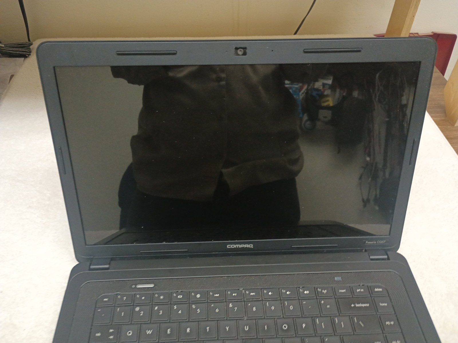 Compaq Presario CQ57-229WM AMD C-50 1.00 GHz 4 GB Ram NO HDD Boot To Bios