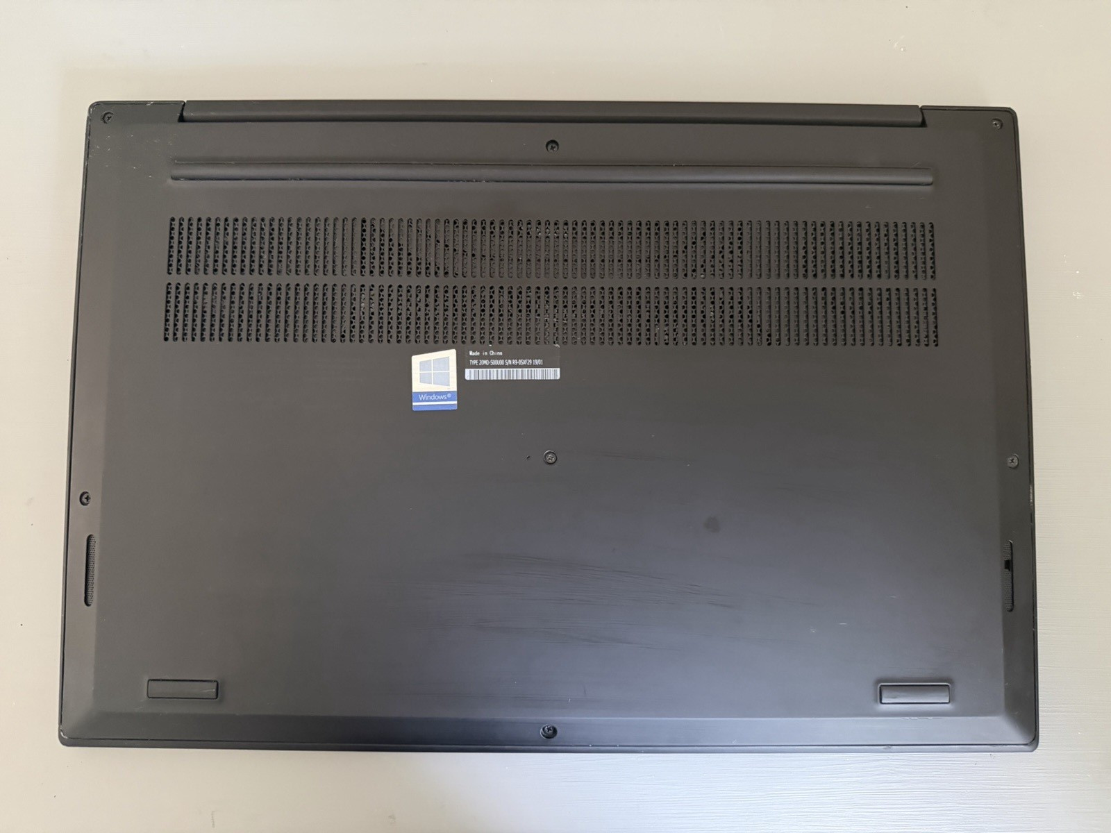 Lenovo ThinkPad P1 Gen1 15.6″ Intel i7-8750H 2.2GHz No Ram/HDD w/ Power Supply