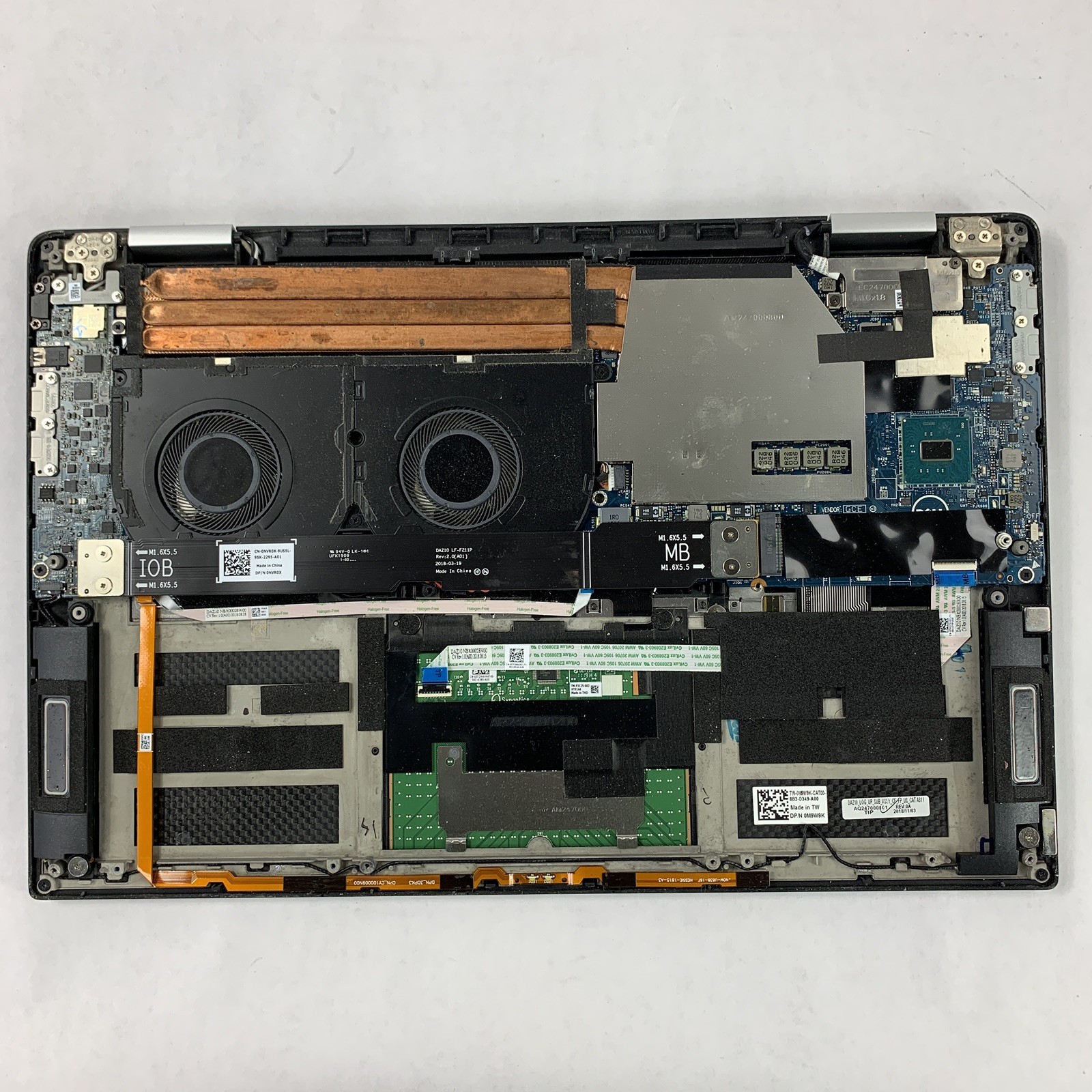 Dell XPS 15 9575 2-in-1 15.6″ i5-8305G 2.80 GHz 8 GB RAM No SSD/OS/AC/Battery
