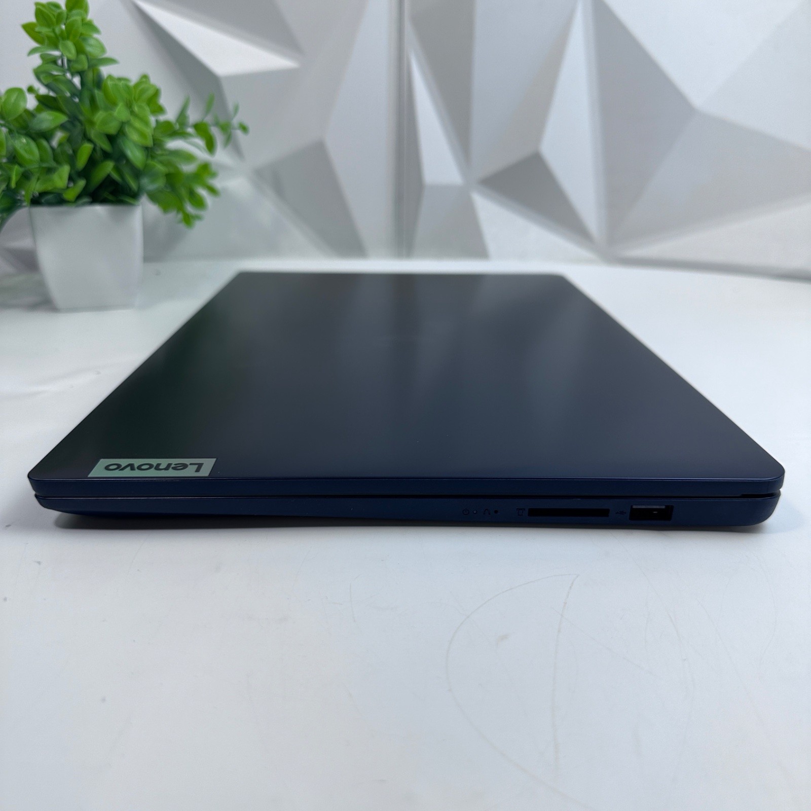 Lenovo IdeaPad 1 15 Laptop, 15.6″ FHD, Ryzen 5 7520U, 8GB, 256GB SSD