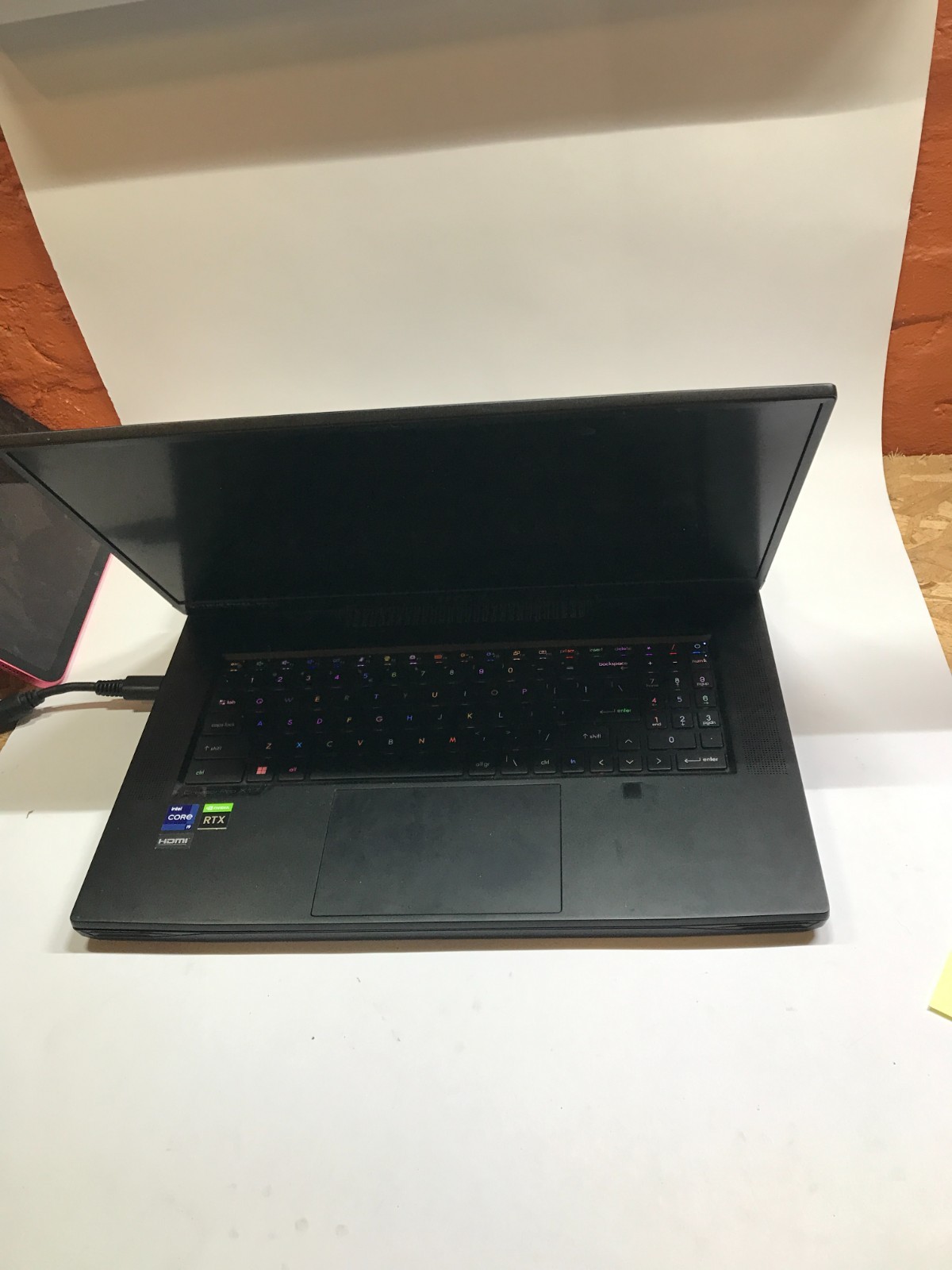 MSI CreatorPro X17 A12UKS-059US 17″ Intel i9-12900HX NO RAM RTX A3000 For Parts