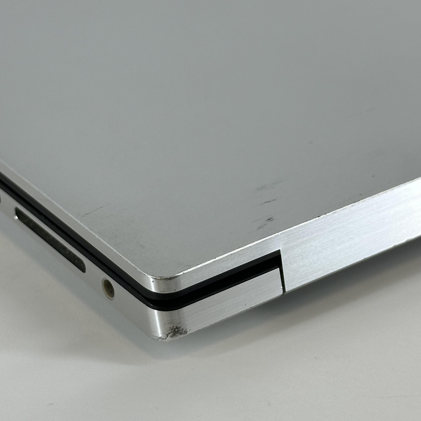 Dell XPS 15 9520 Silver FHD+ 2.5 GHz i9-12900HK 32GB 512GB SSD RTX 3050 Ti Good