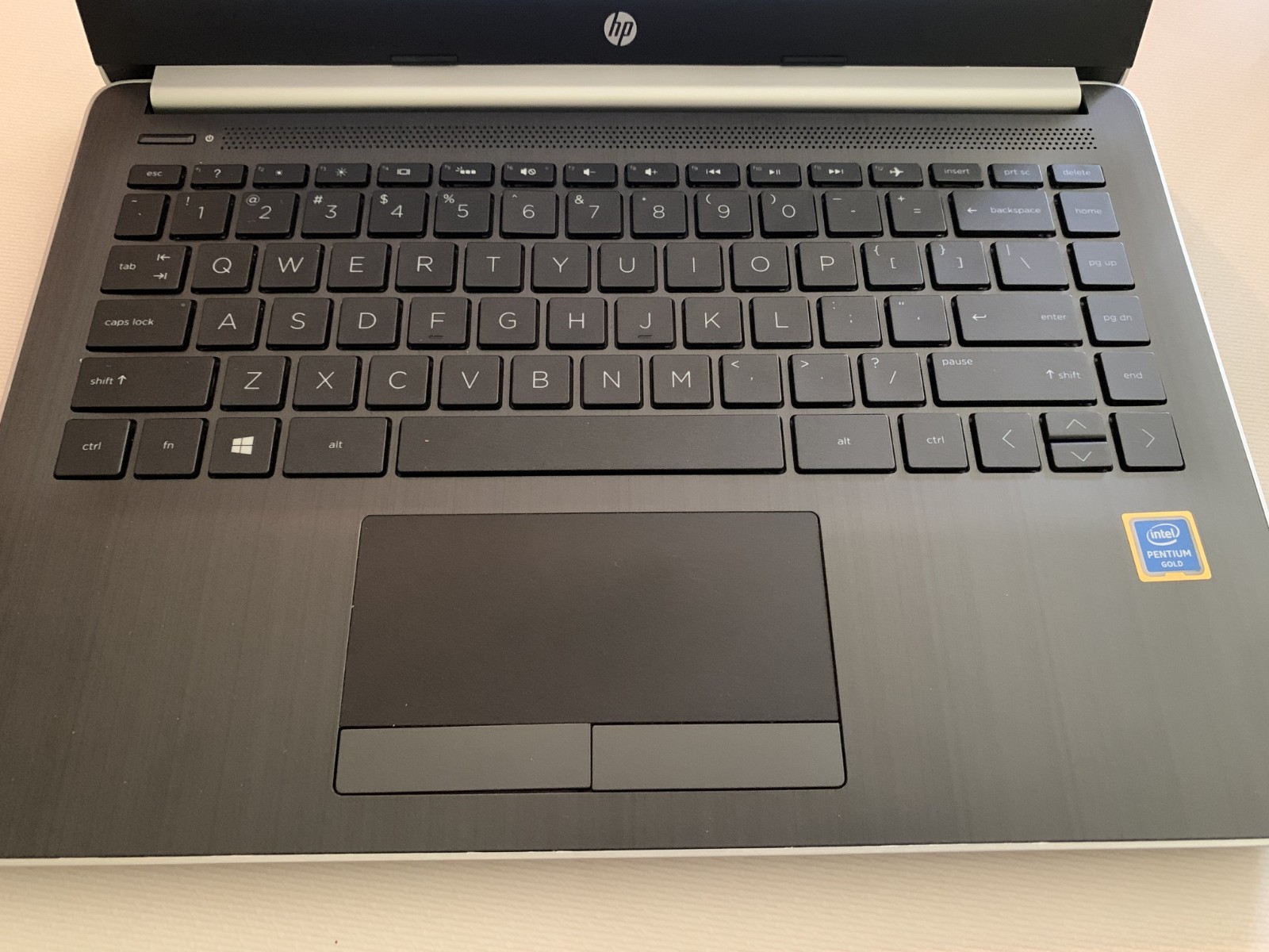 HP 14-cf1010dx Touch-Screen LAPTOP Pentium Gold 4GB RAM WIN 11 Pro 64GB SSD