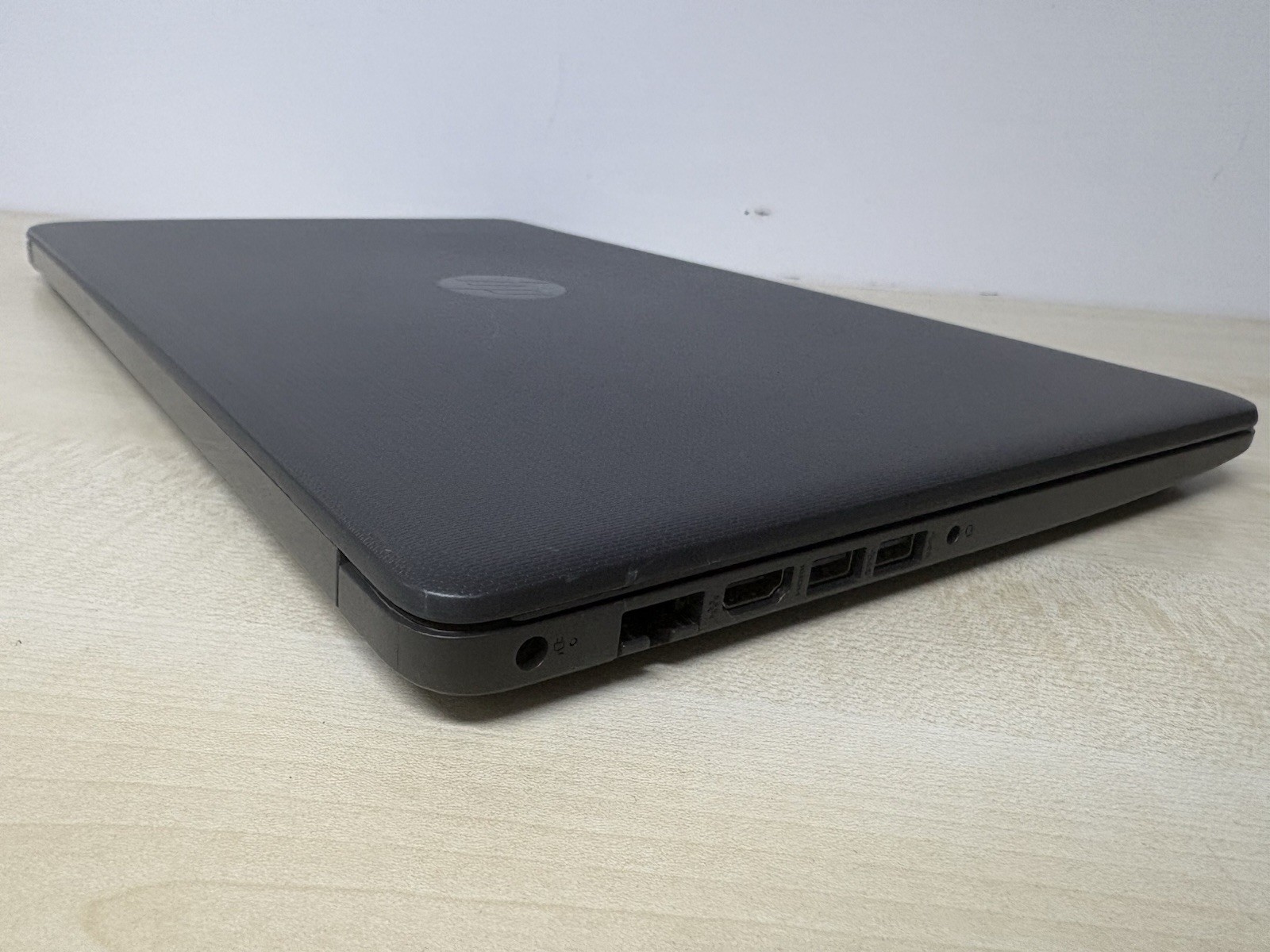 HP 255 G7 AMD Ryzen 3 2200U Radeon Vega 2.5GHz 15.6″ 8GB 256GB SSD Win 10 READ