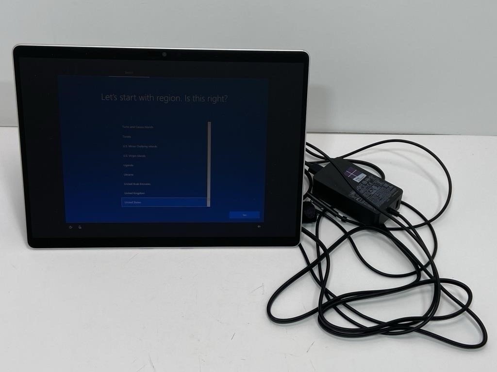 Microsoft Surface Pro 9 13″ 2-in-1 Laptop Intel Core i5-1235U Model 2038
