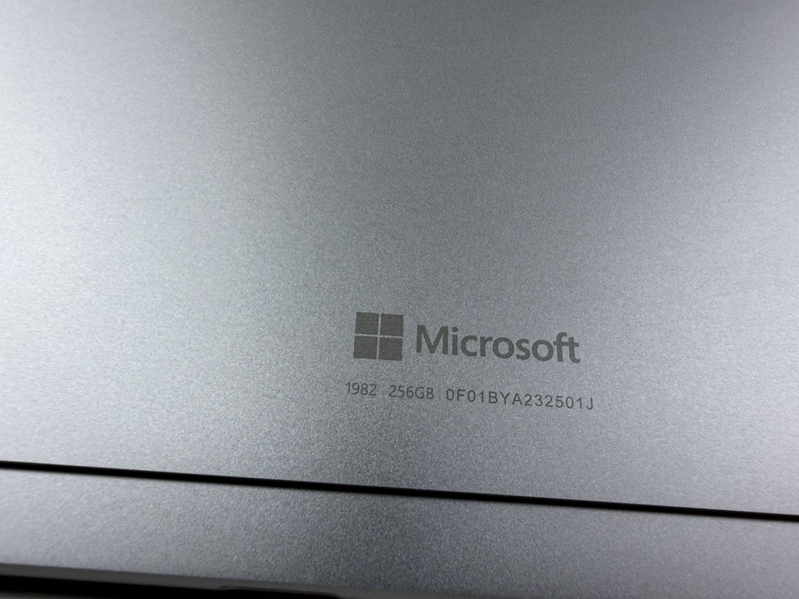 Microsoft Surface Pro 8 (1982) i5-1145G7 – 16GB RAM – 256GB 120Hz – Win 11 Pro
