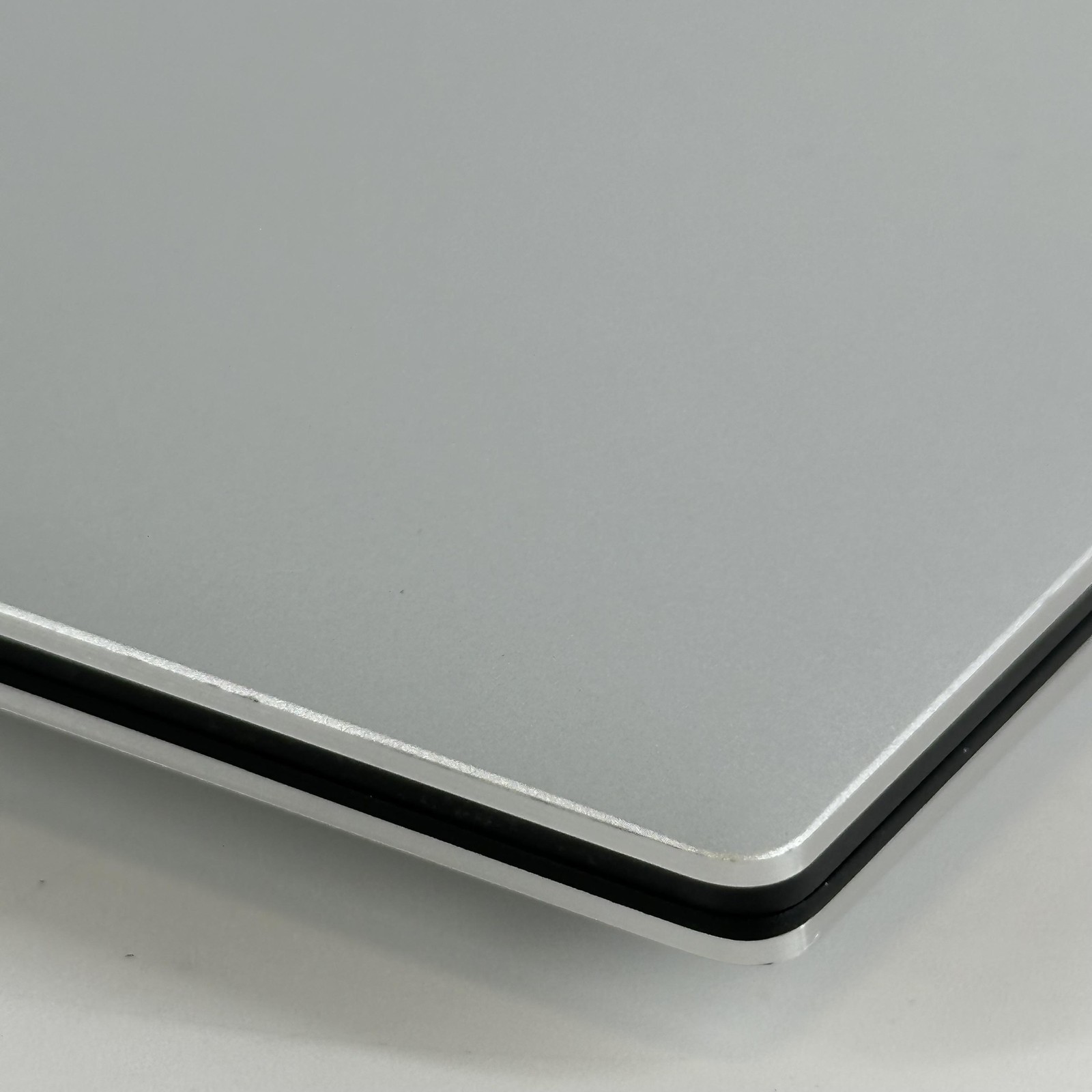 Dell XPS 15 9530 FHD+ 2.4 GHz i7-13700H 32GB 1TB SSD Intel Arc A370M Very Good