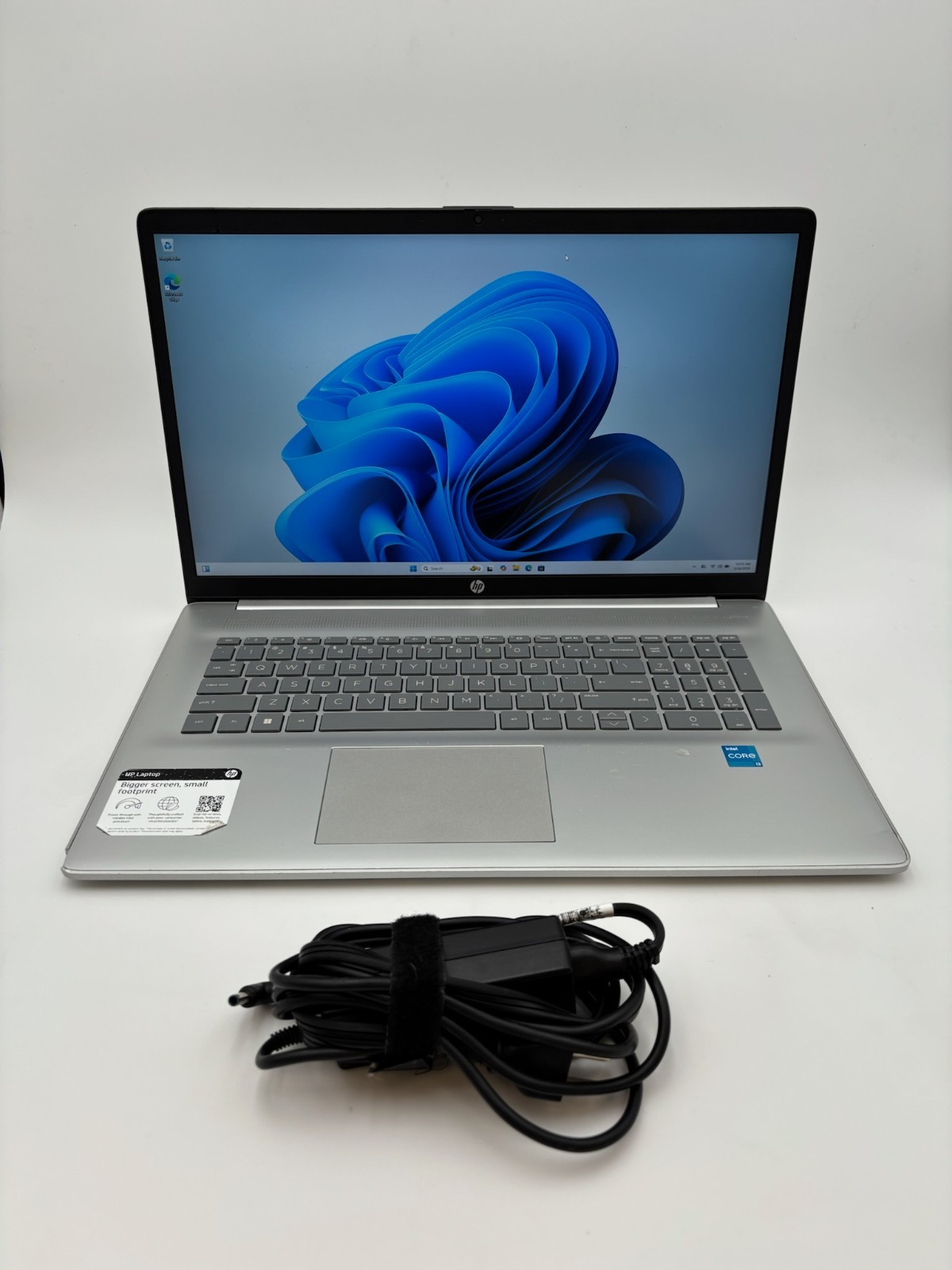 HP Laptop 17-cn2983dx 17.3″ 256 GB SSD 8 GB RAM i3-1215U Windows 11 Home