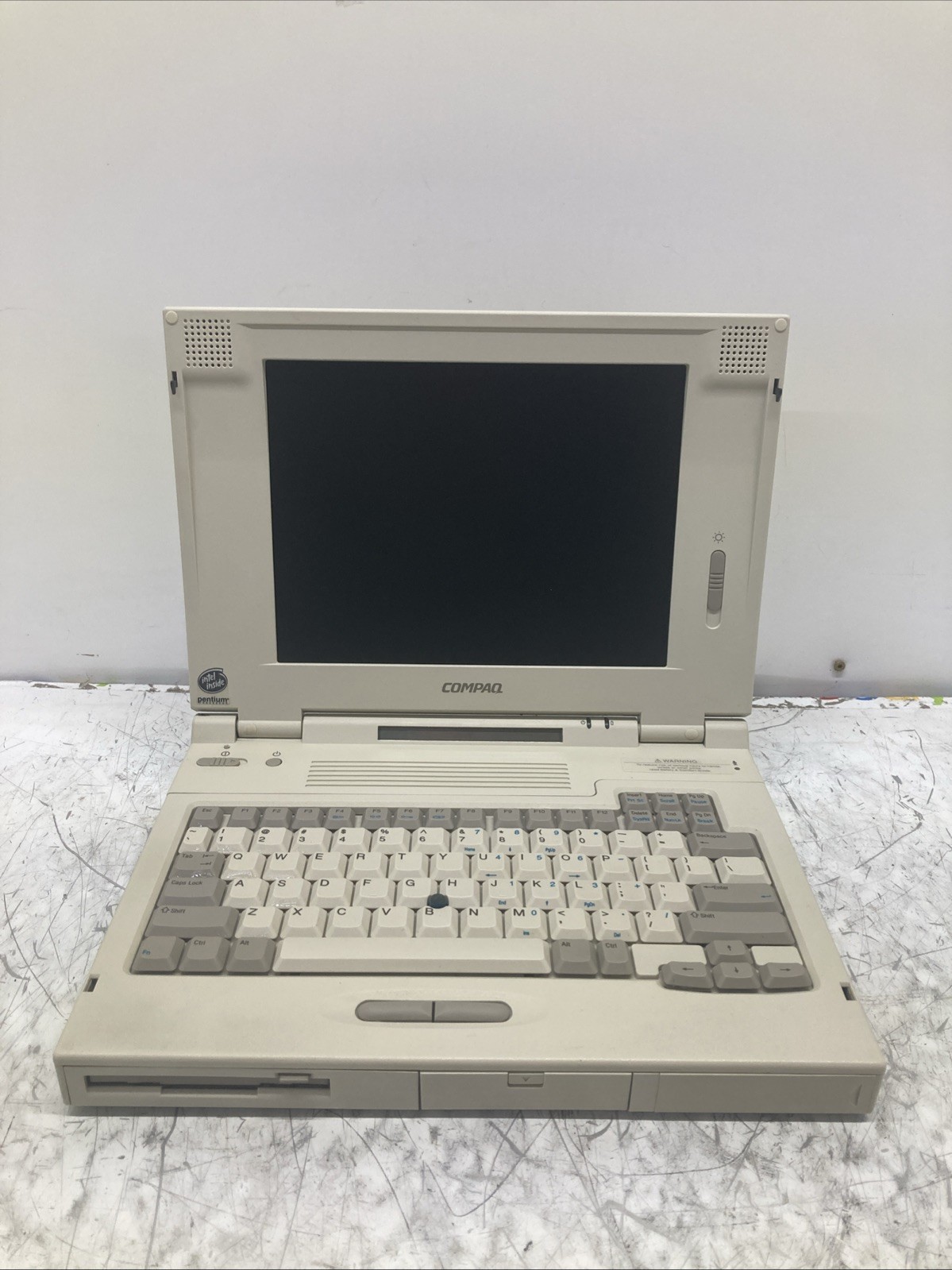 Compaq 2880H Intel Pentium 120MHz 16MB No HDD Boot to BIOS