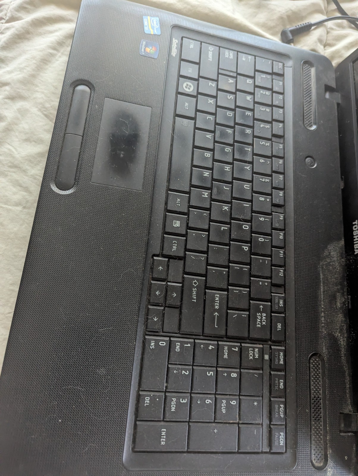 Toshiba Satellite C675 – S7308 Laptop (Cracked Screen, No RAM, No HDD)