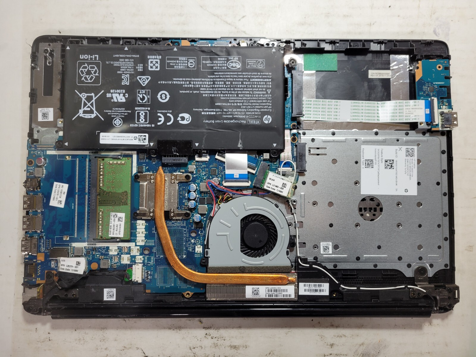 HP 15-db0xxx w/AMD A6-9225, 4GB RAM Laptop for Parts/Repair #0122