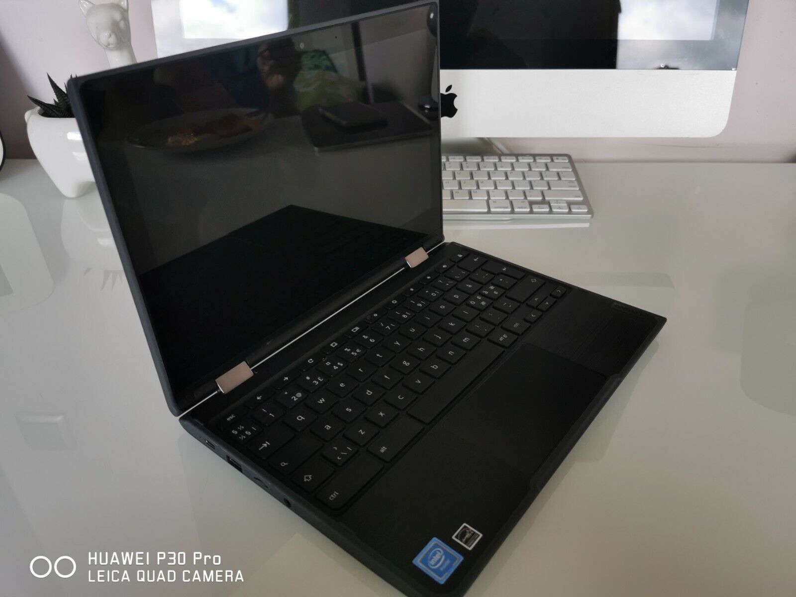 Lenovo Chromebook 300e 4GB 32GB Gen.2 Touch Function WebCam 2 in 1 Laptop + Tablet