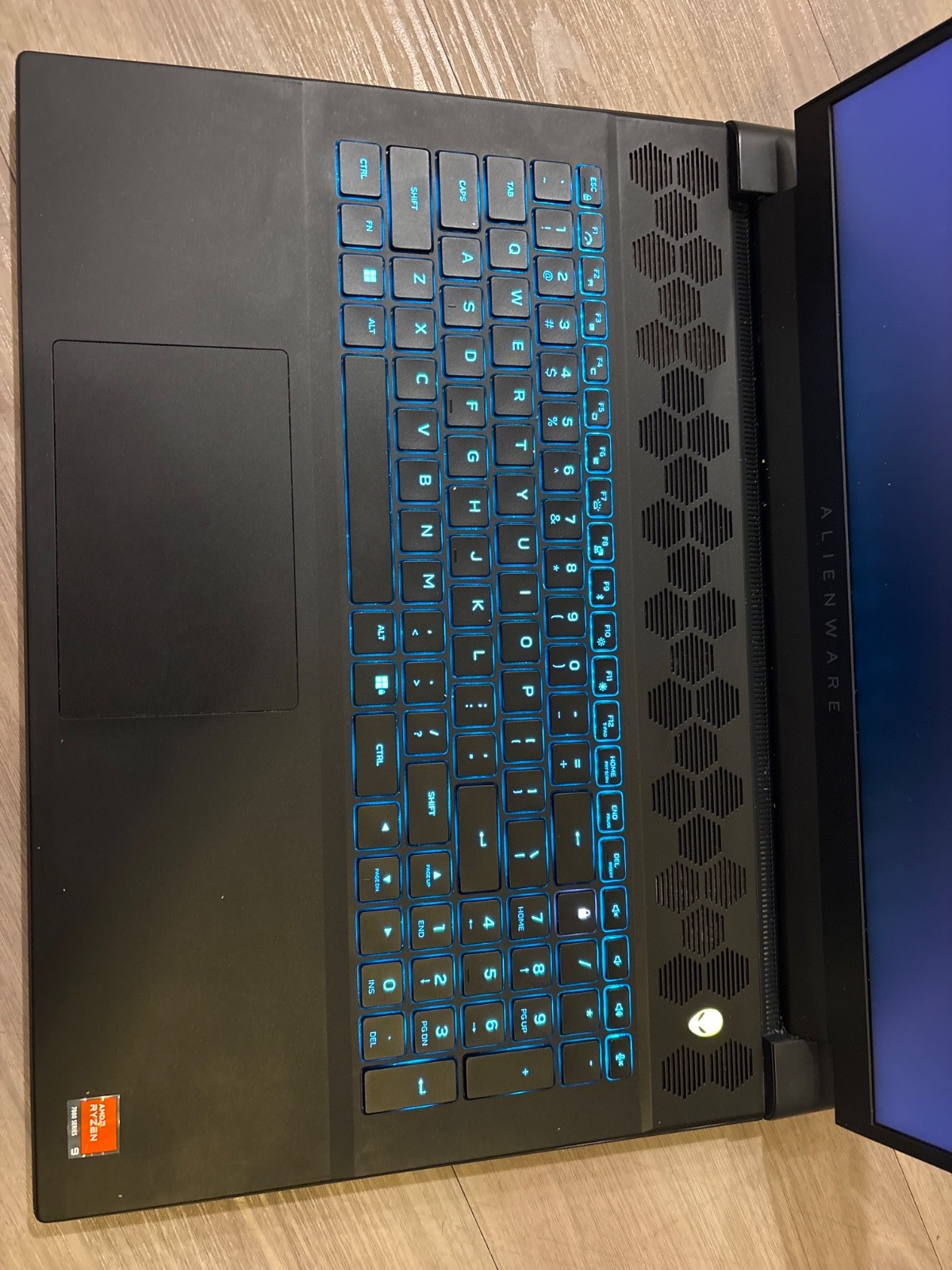 Dell Alienware M18 R1 18″ Ryzen 9 7945@2.5GHz 32GB RAM 1TB SSD RX 7900M *READ*