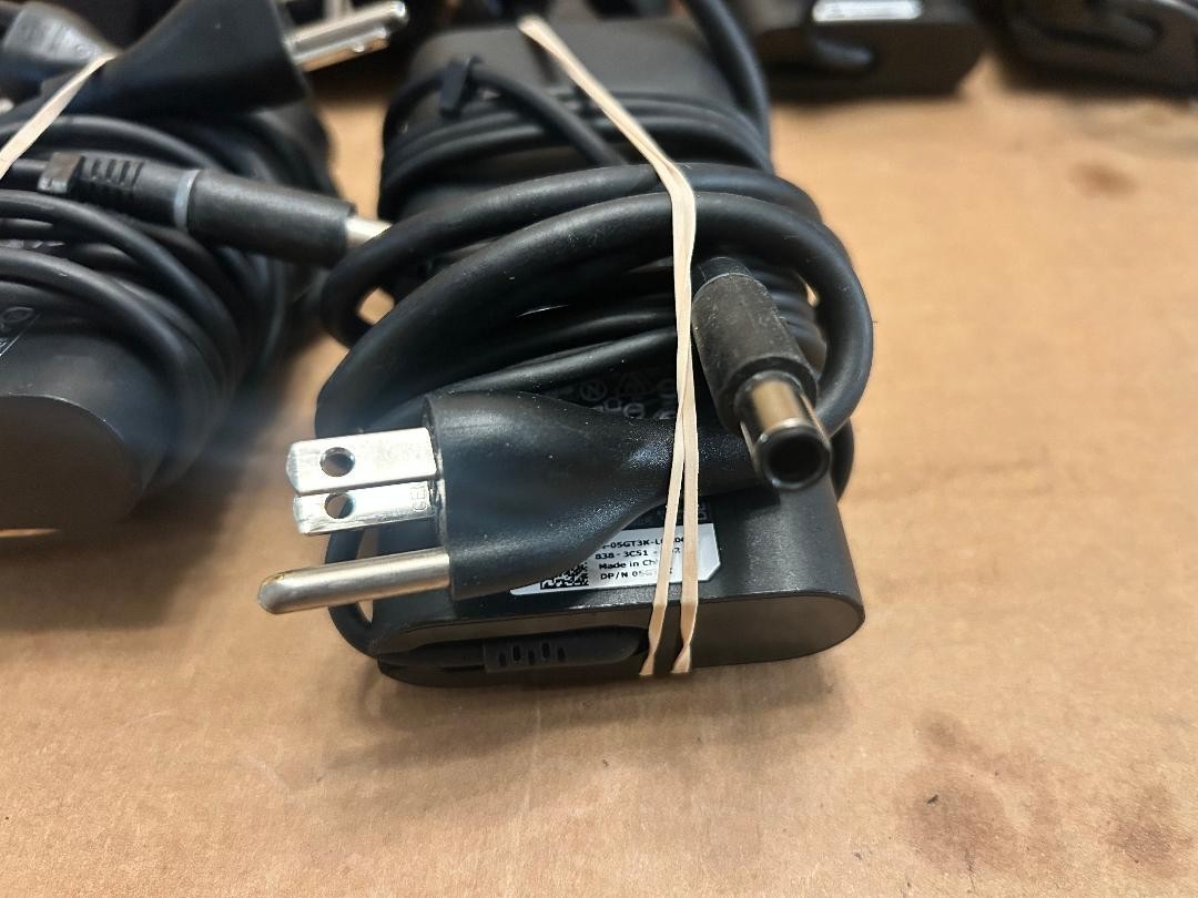 Qty.8 Dell 130W And 90W Laptop Adapters 0V363H 0MYRTG 0C9HYX 05GT3Y 06C3W2