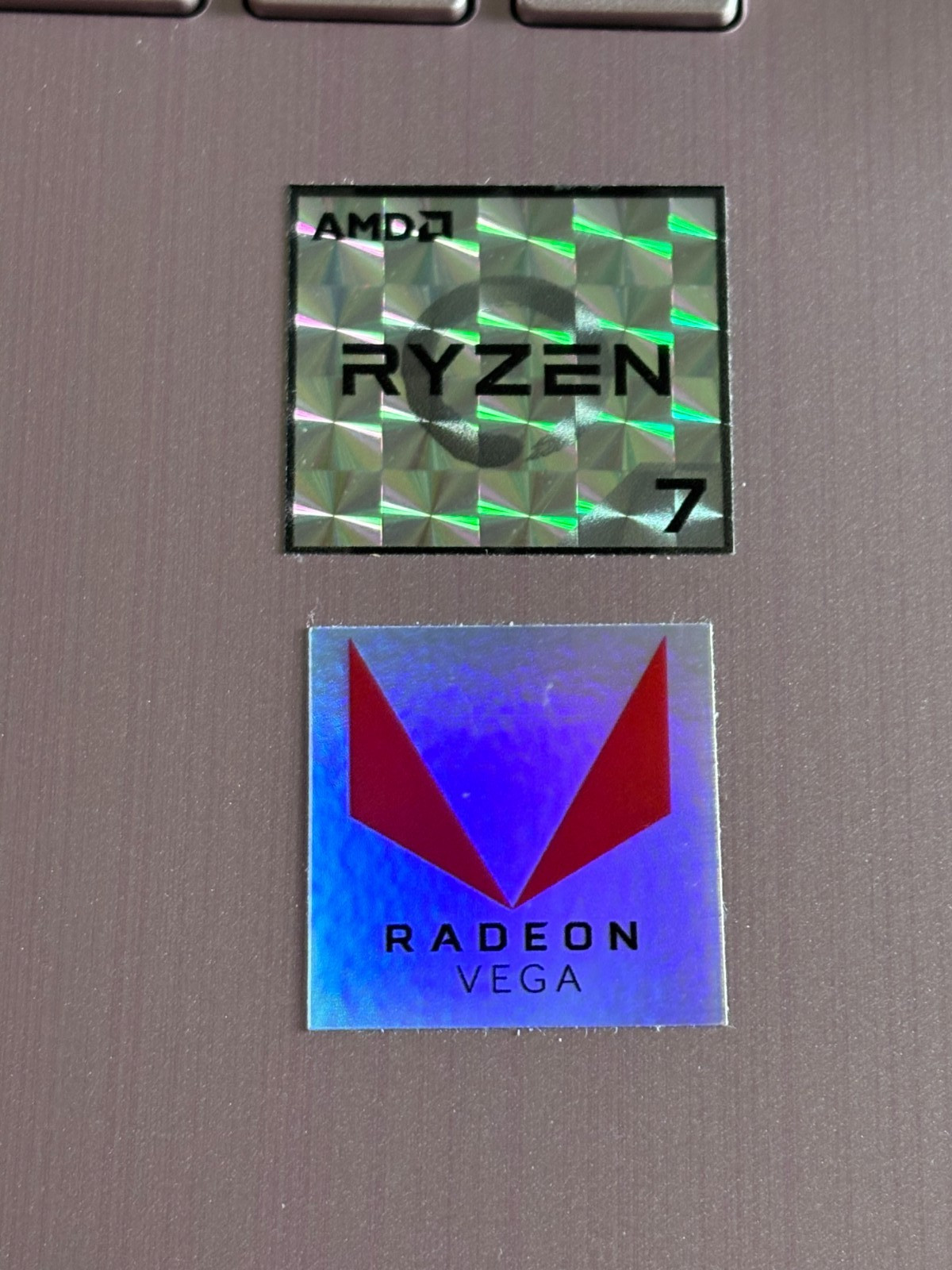 HP 17-ca1007cy AMD Ryzen™ 7 3700U with Radeon 10 1TB NVMe+1TB HDD 16GB MEM WIN11